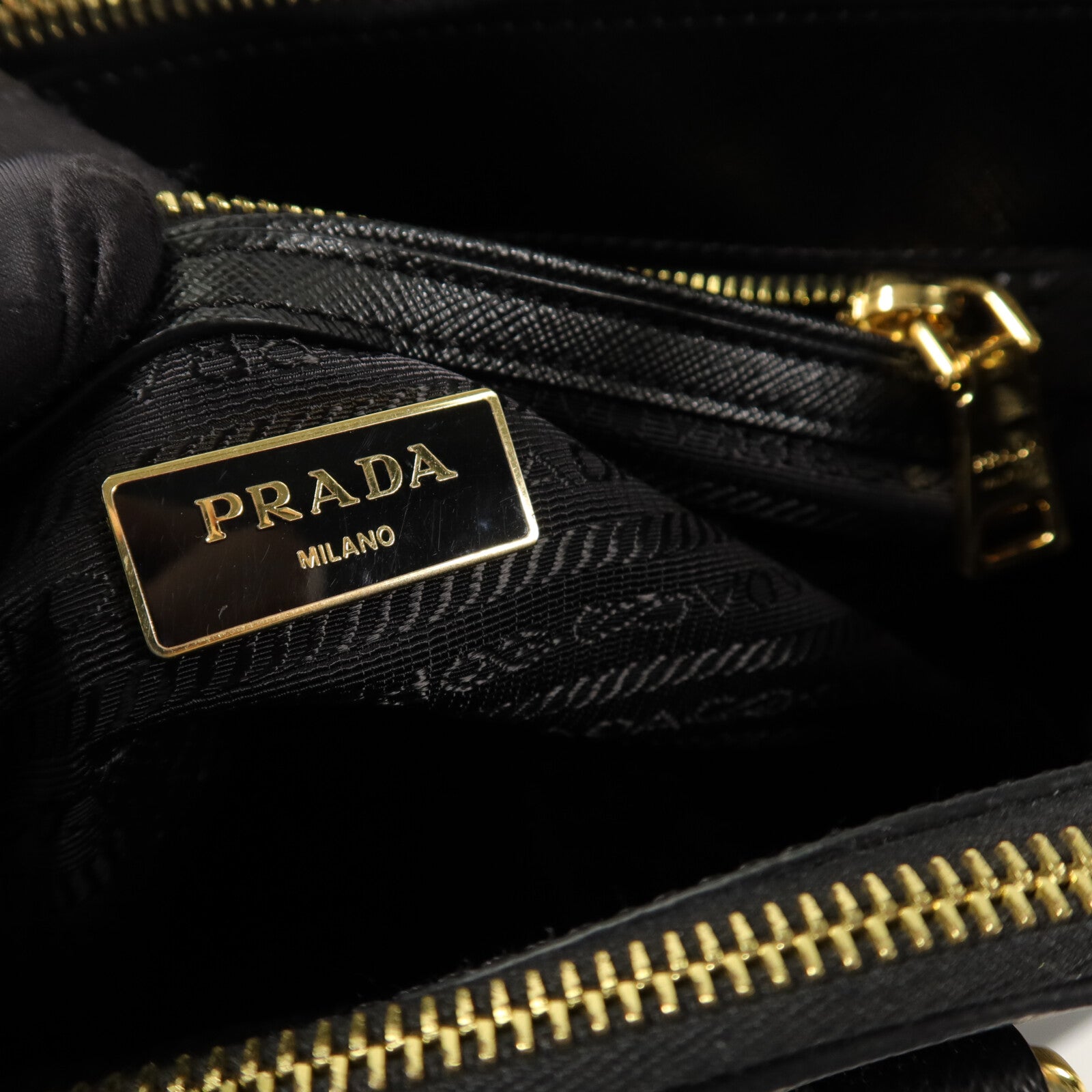 PRADA 牛皮皮革Killer Bag Medium手挽肩背兩用袋