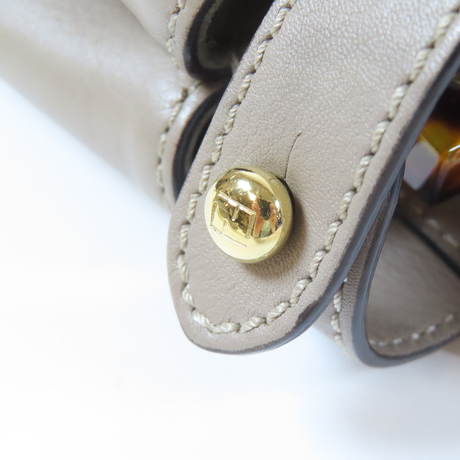 FENDI 牛皮皮革Peekaboo金扣肩背袋啡色