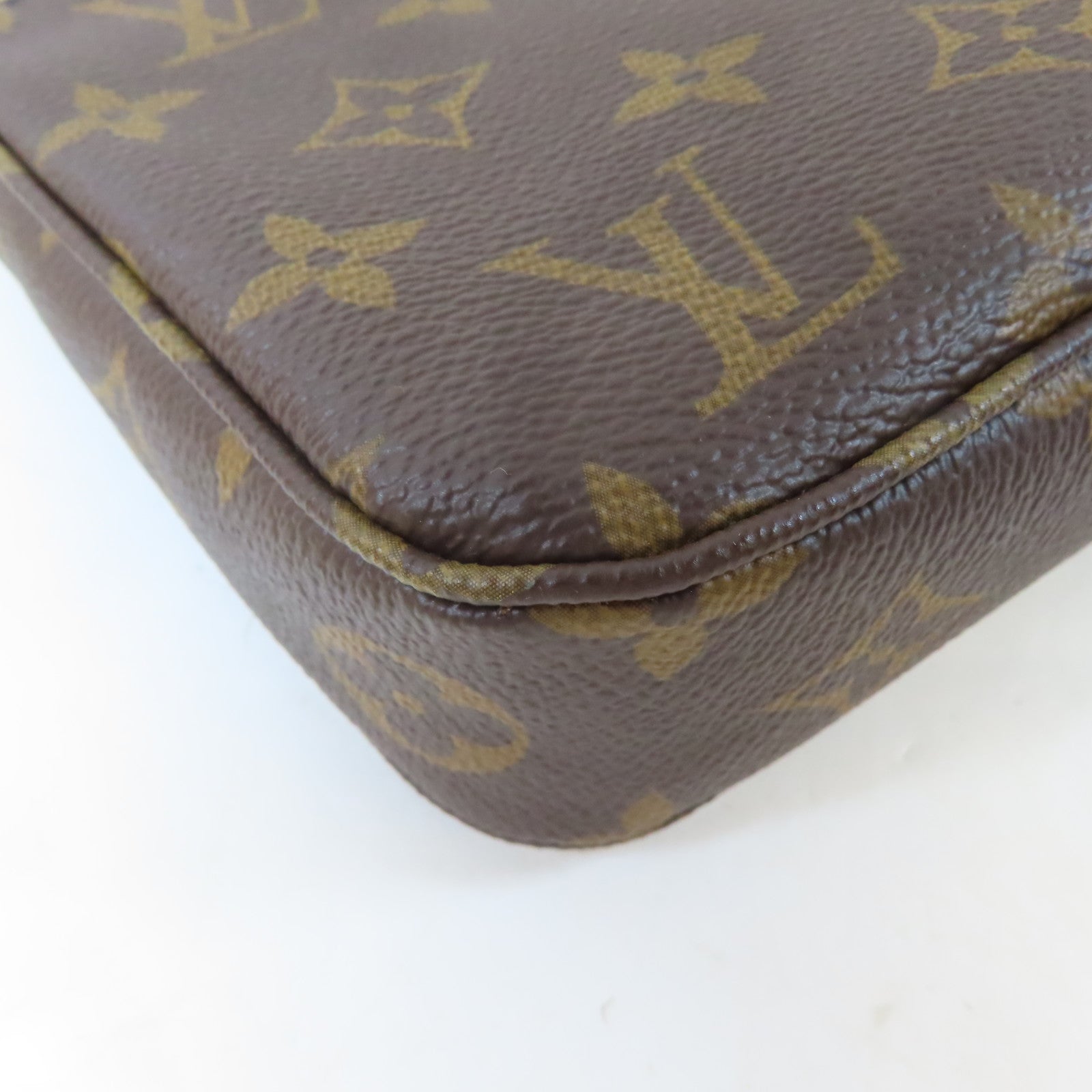 LOUIS VUITTON Monogram Pochette Accessoires金扣手挽袋啡色