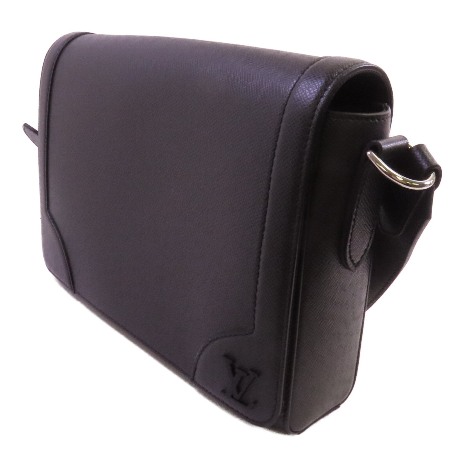 LOUIS VUITTON Taiga New Flap Messenger Bag銀扣肩背袋