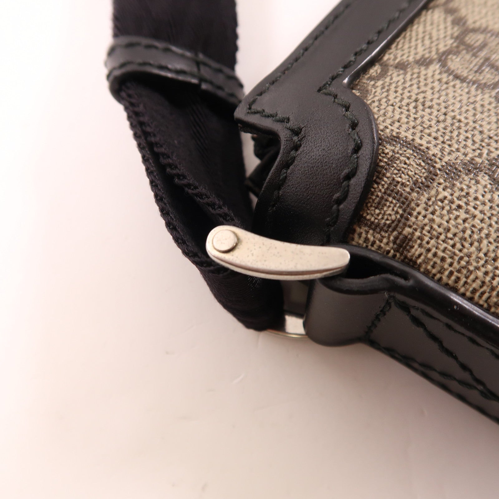 GUCCI 塗層帆布Shoulder Bag銀扣肩背袋
