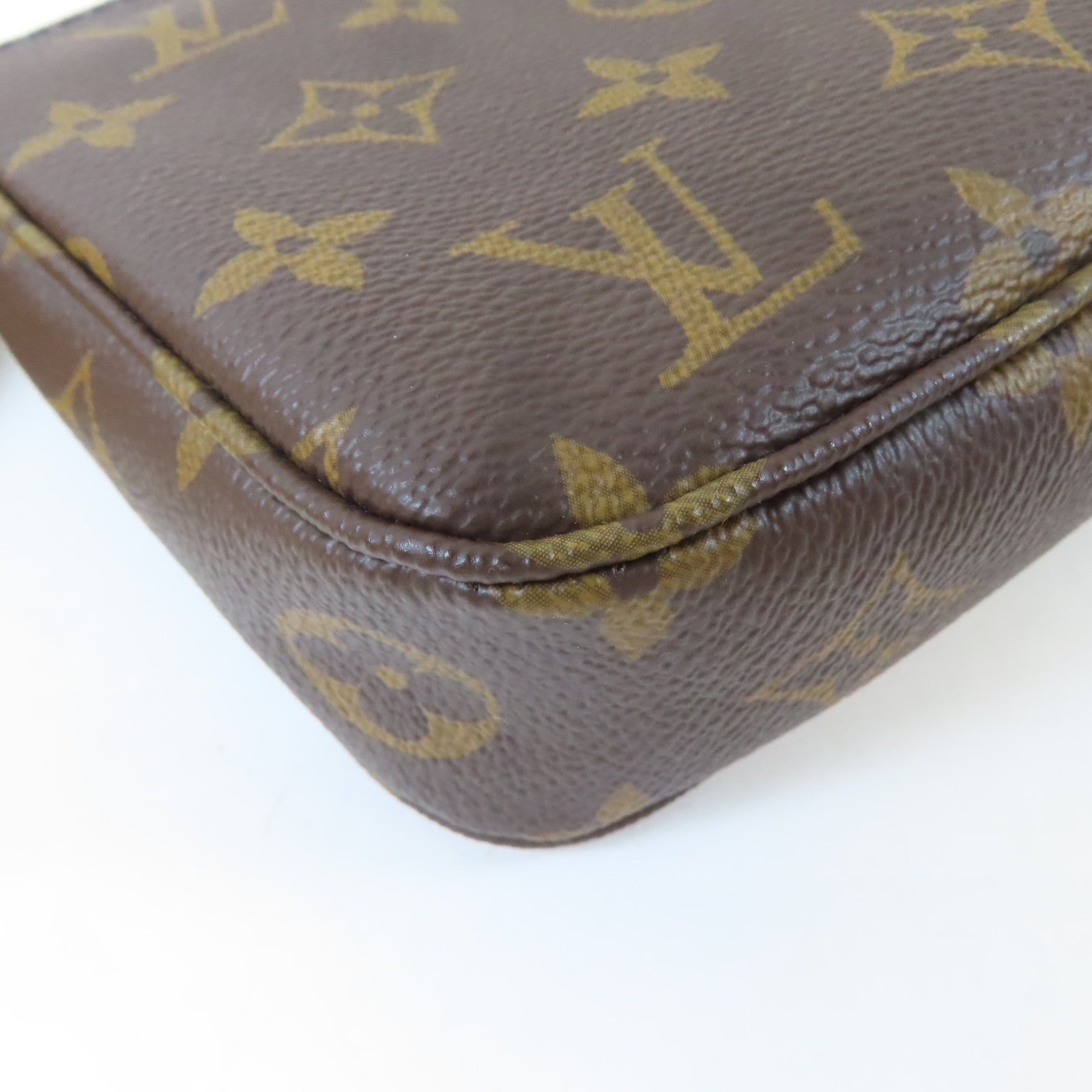 LOUIS VUITTON Monogram Pochette Accessoires金扣手挽袋啡色