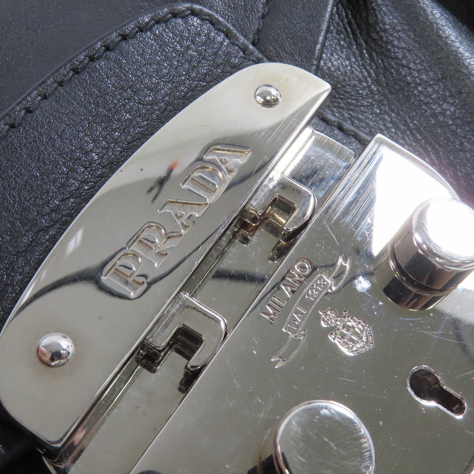 PRADA 牛皮皮革Shoulder Bag銀扣肩背袋黑色