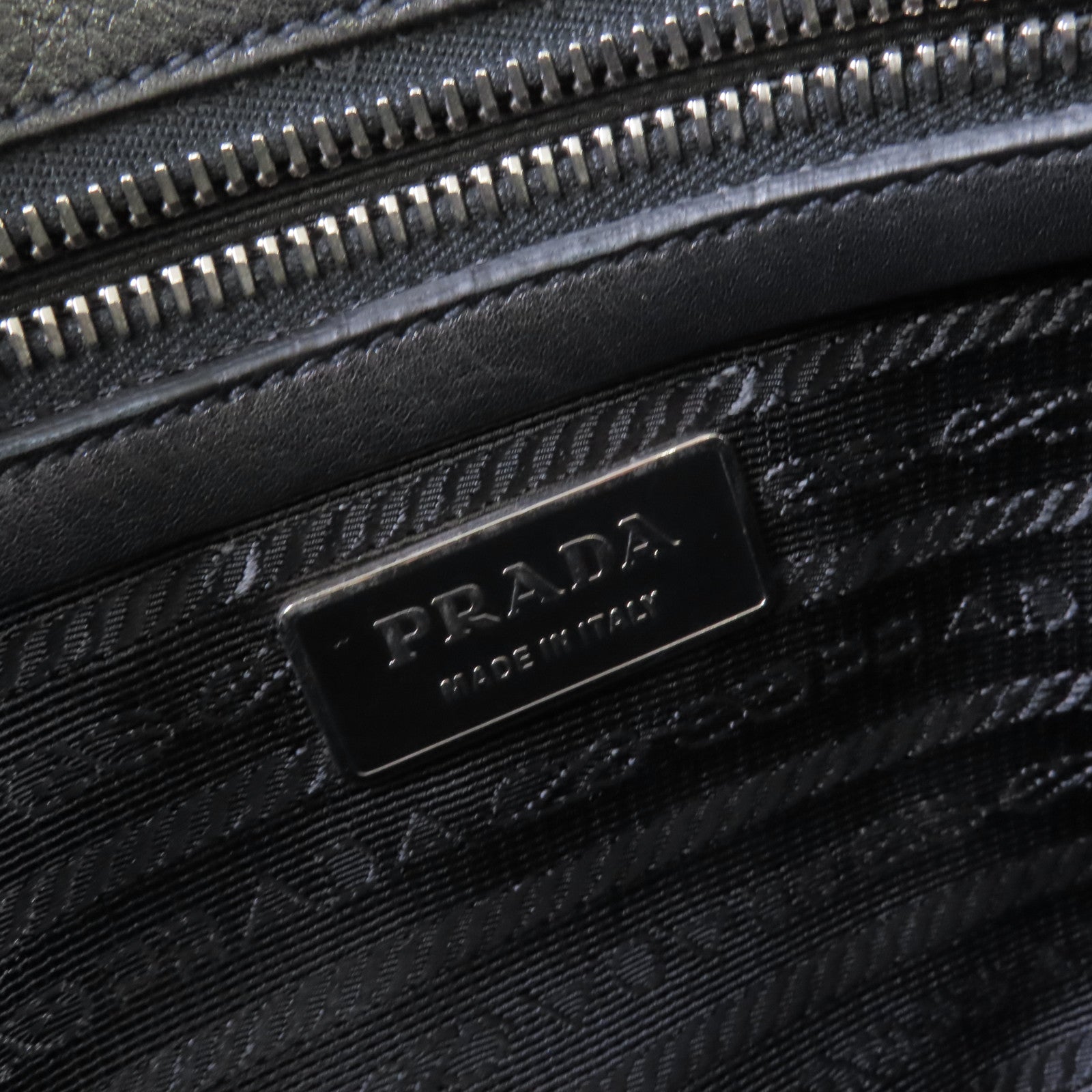 PRADA 牛皮皮革Shoulder Bag銀扣肩背袋黑色