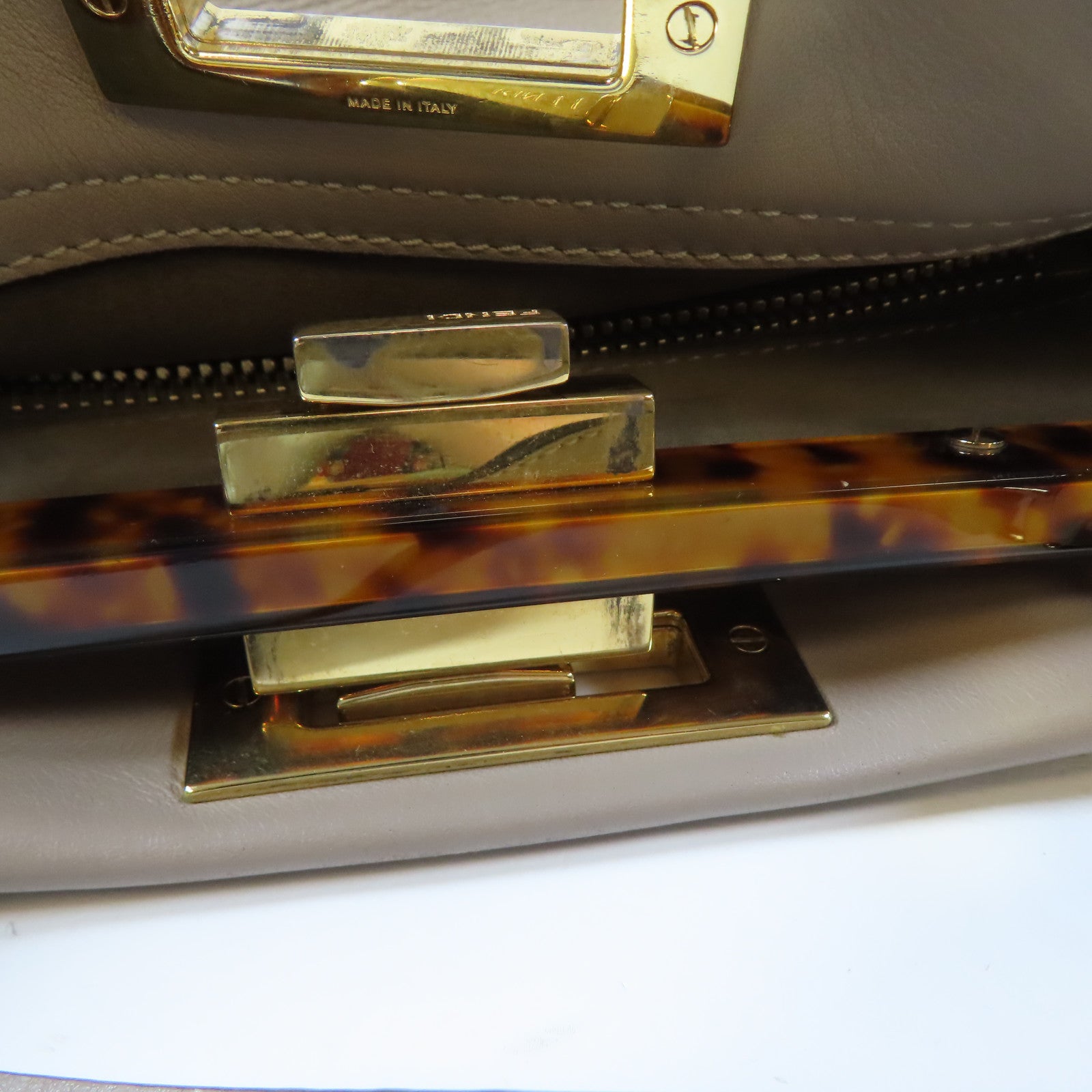 FENDI 牛皮皮革Peekaboo金扣肩背袋啡色