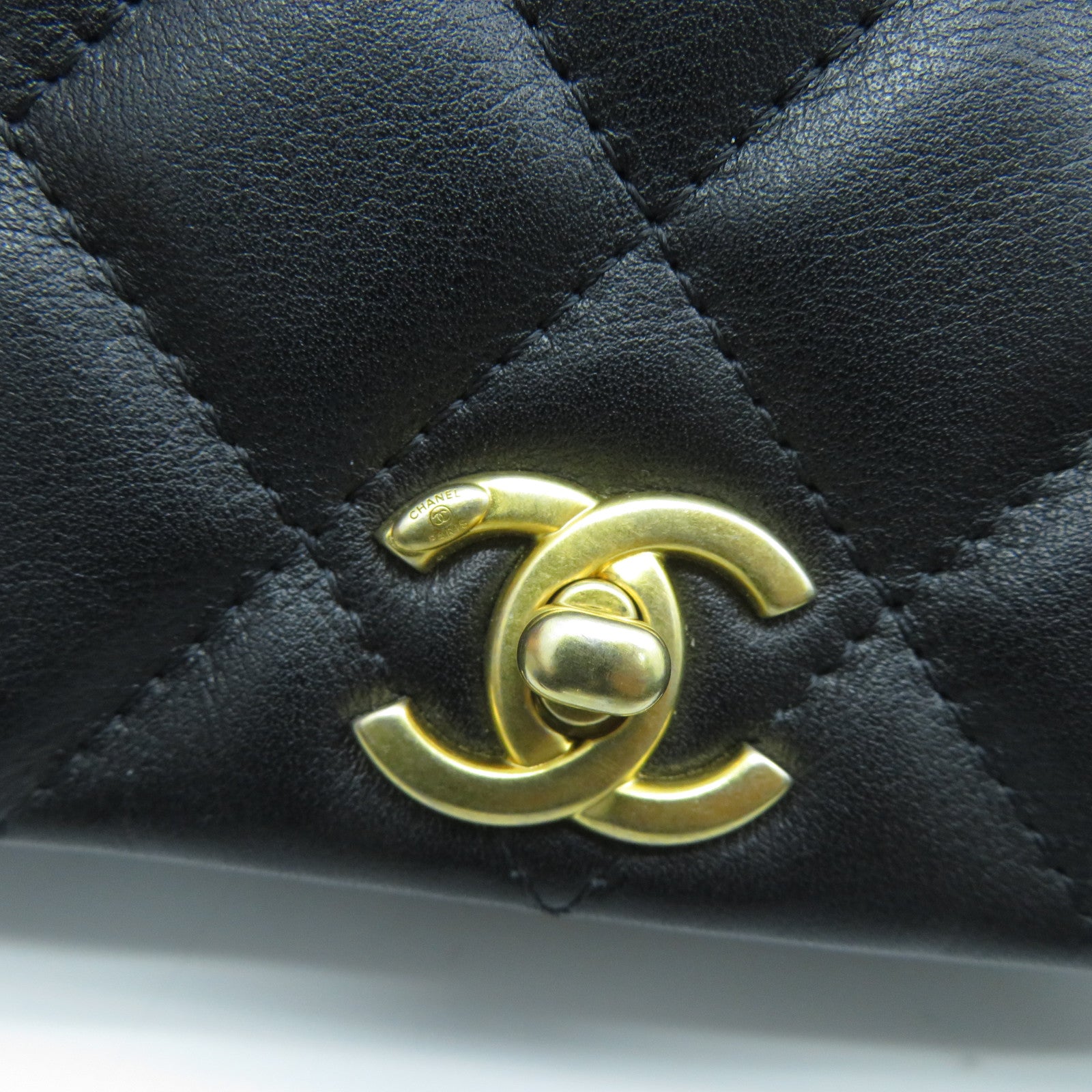 CHANEL 菱格牛皮皮革Clutch with chain金扣鏈帶肩背袋黑色