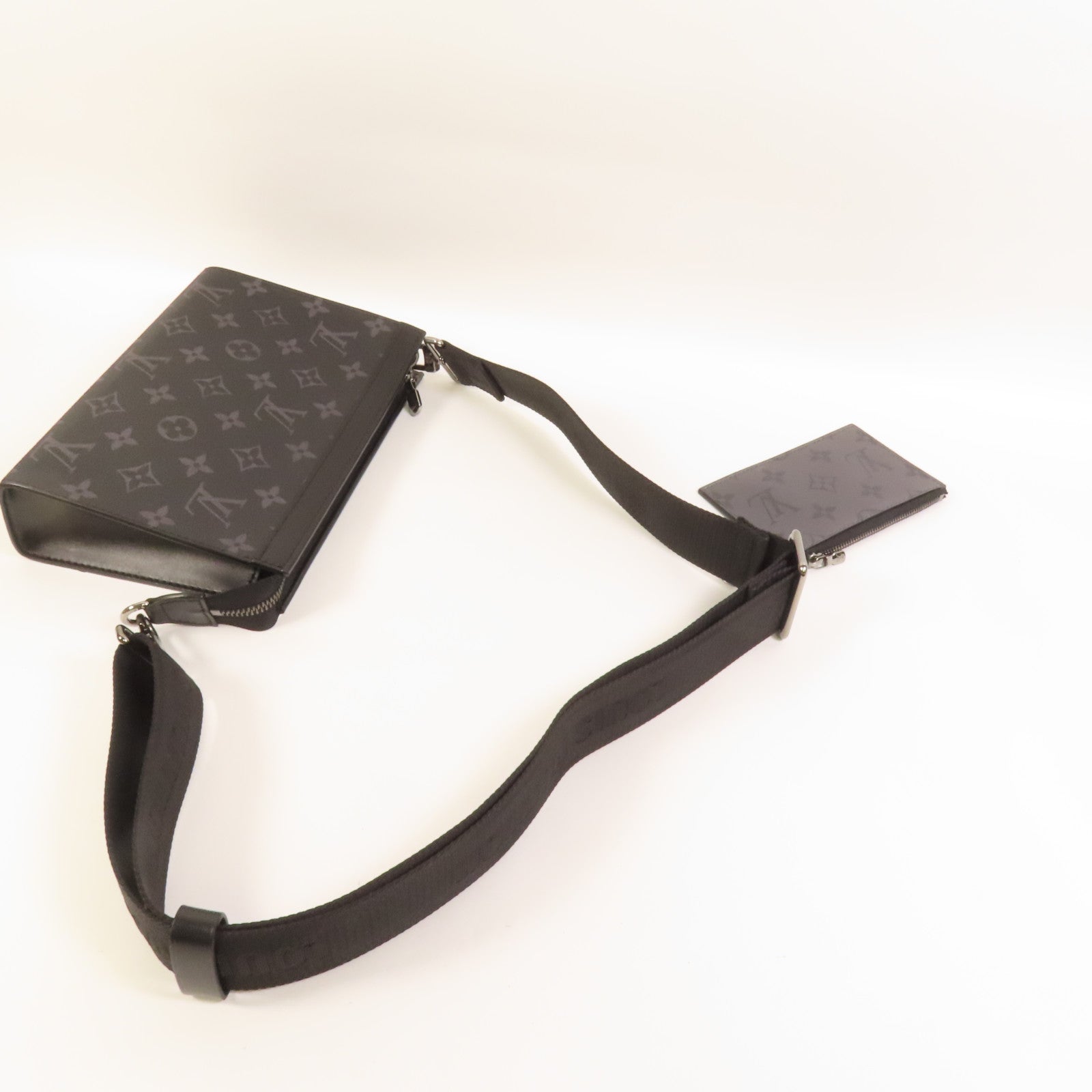 LOUIS VUITTON Monogram Eclipse Gaston銀扣肩背袋