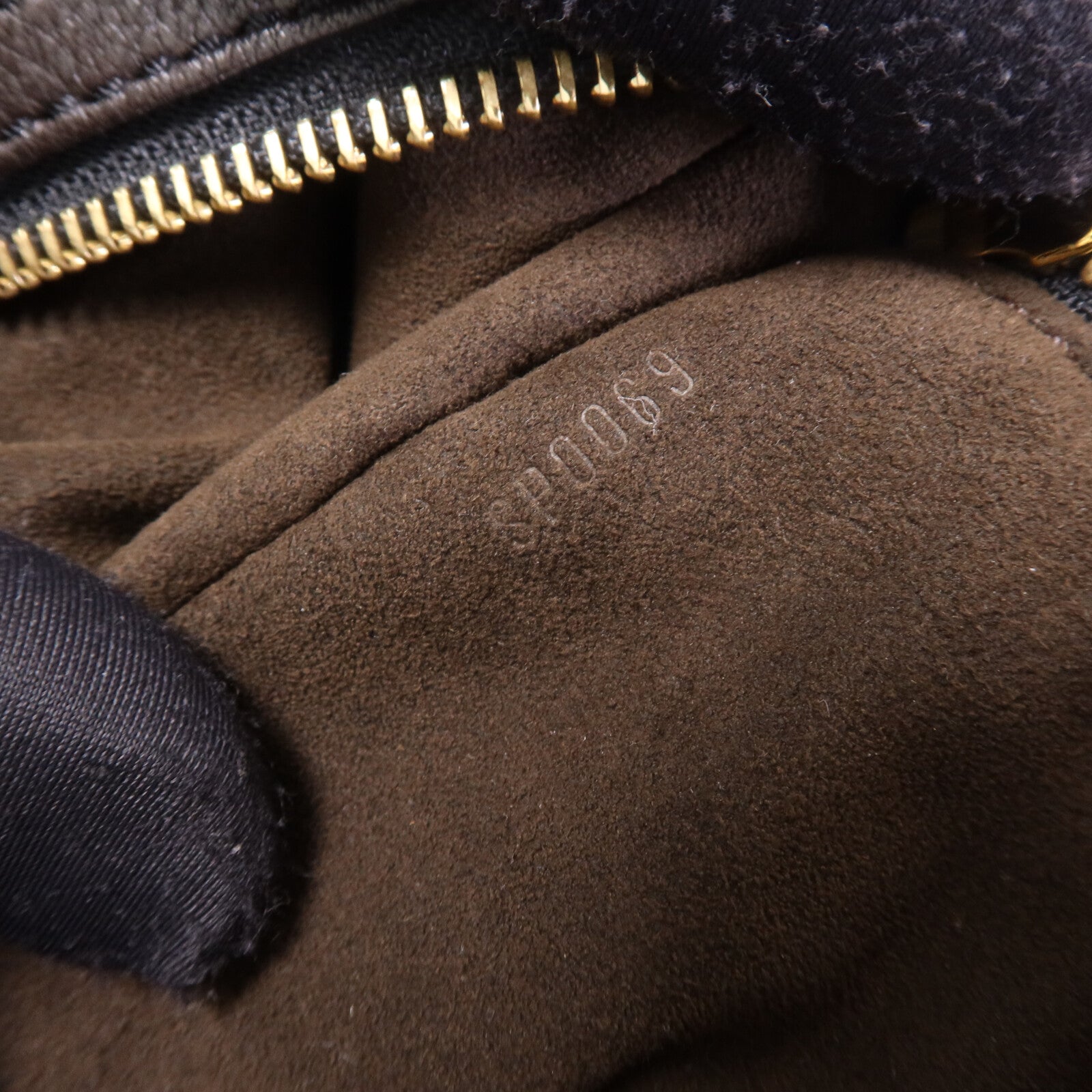 LOUIS VUITTON Monogram Mahina L金扣手挽袋