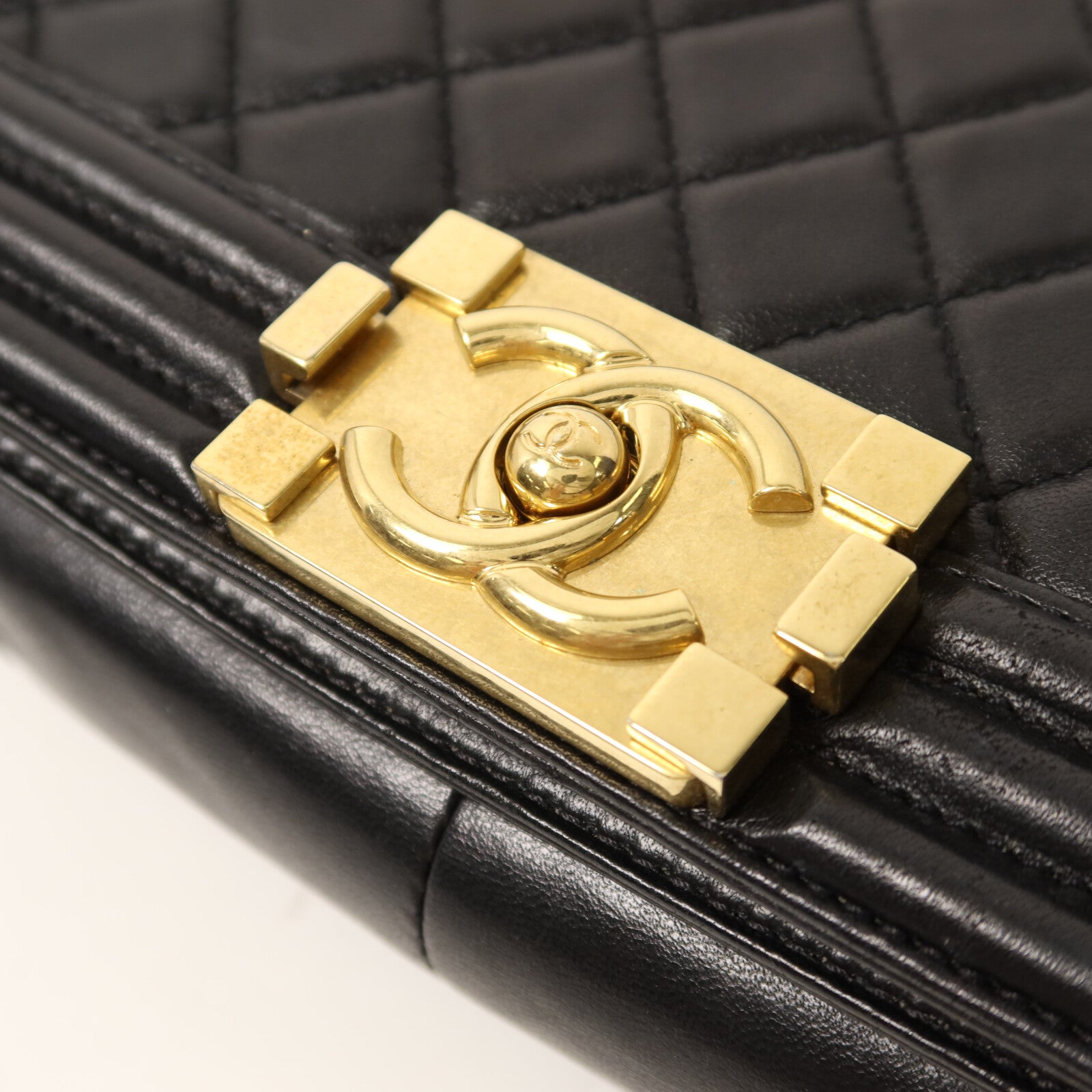 CHANEL 羊皮皮革Boy 25金扣鏈帶肩背袋