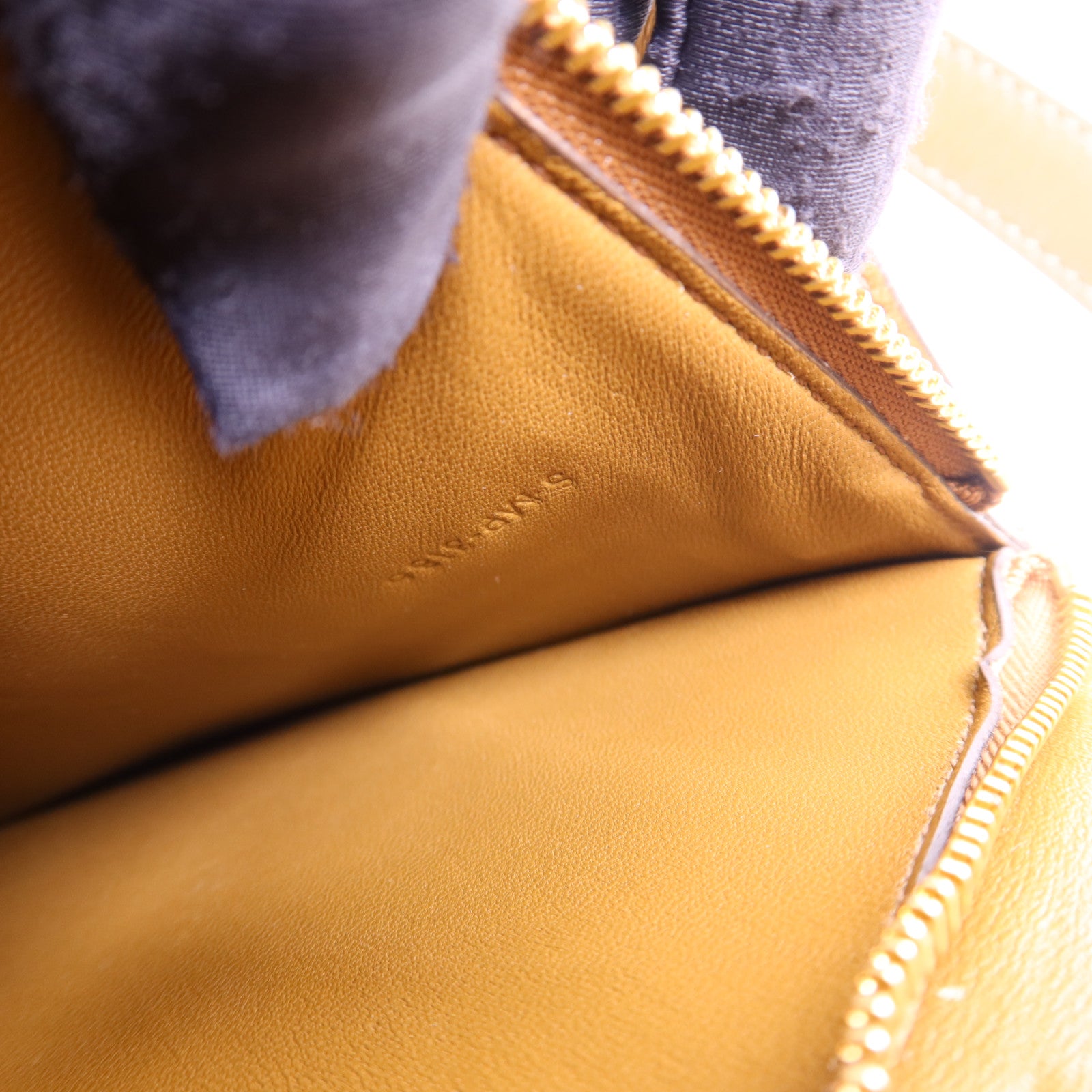 CELINE 牛皮皮革Classic Box金扣肩背袋