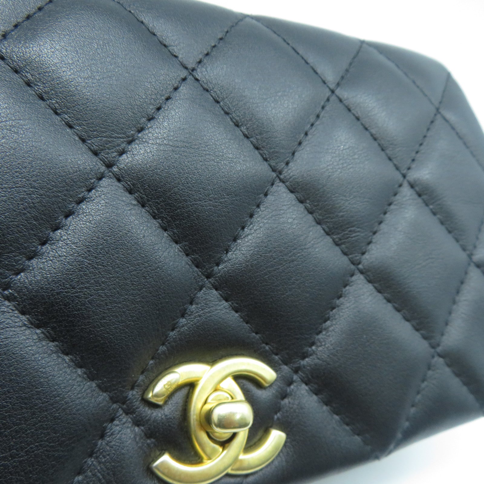CHANEL 菱格牛皮皮革Clutch with chain金扣鏈帶肩背袋黑色