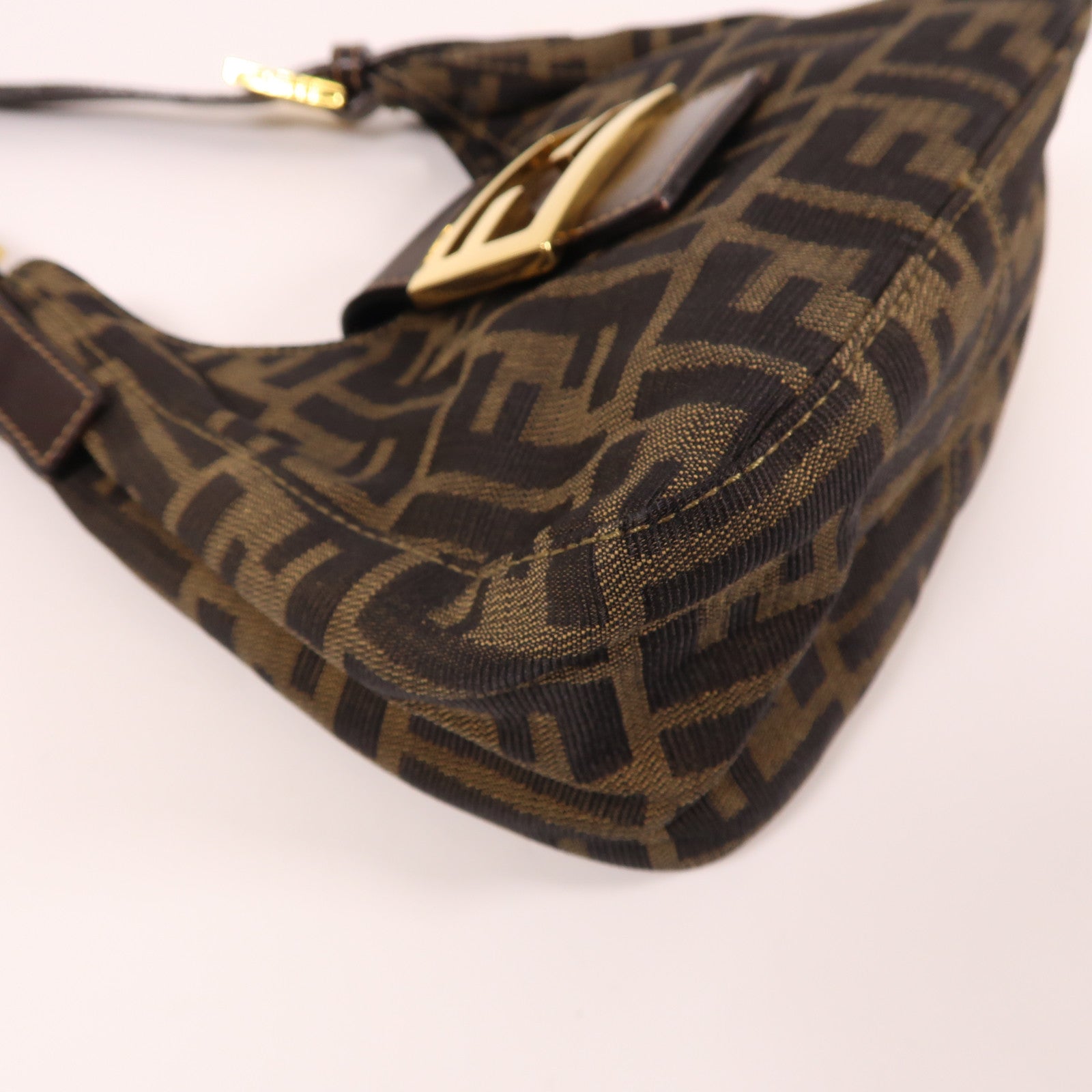 FENDI 帆布Zucca Mini金扣手挽袋啡色