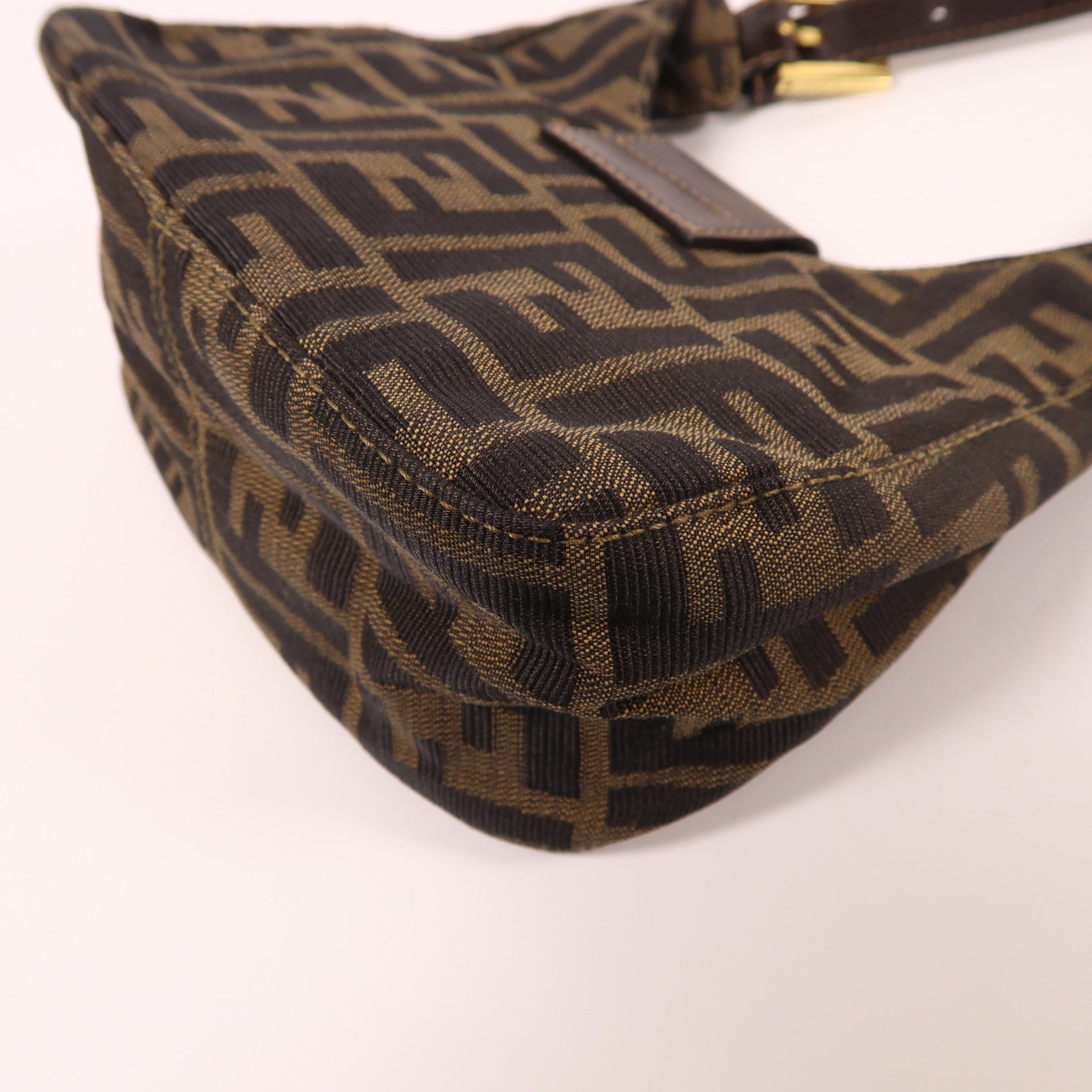 FENDI 帆布Zucca Mini金扣手挽袋啡色