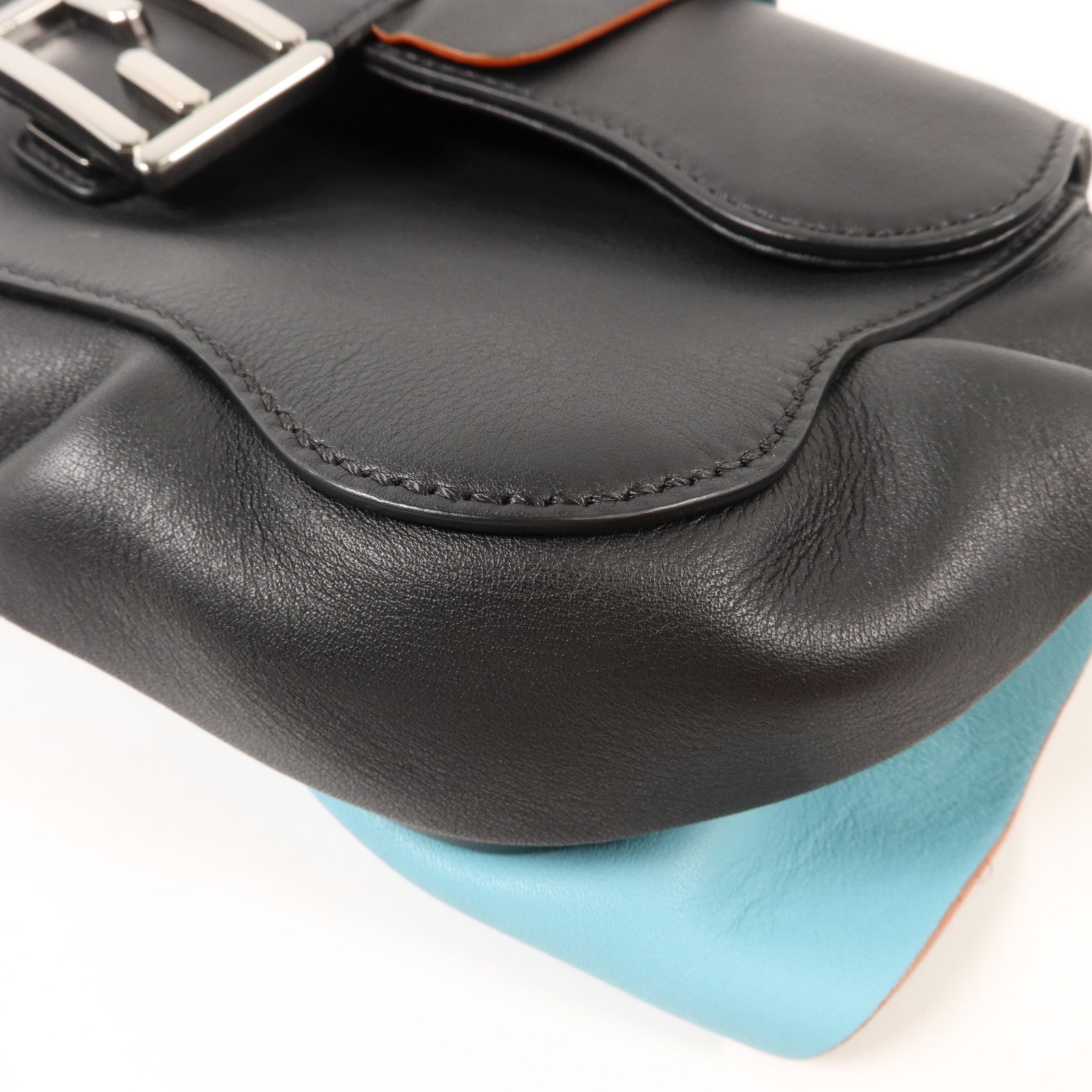 FENDI 牛皮皮革Wave Baguette肩背袋