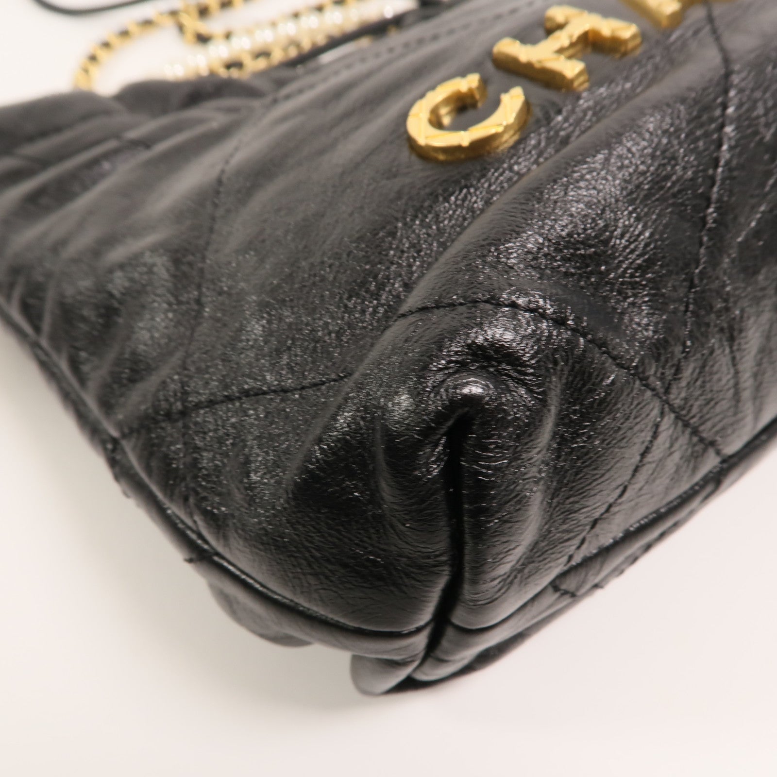 CHANEL 牛皮皮革Chanel 22 Mini With Pearl金扣手挽肩背兩用袋