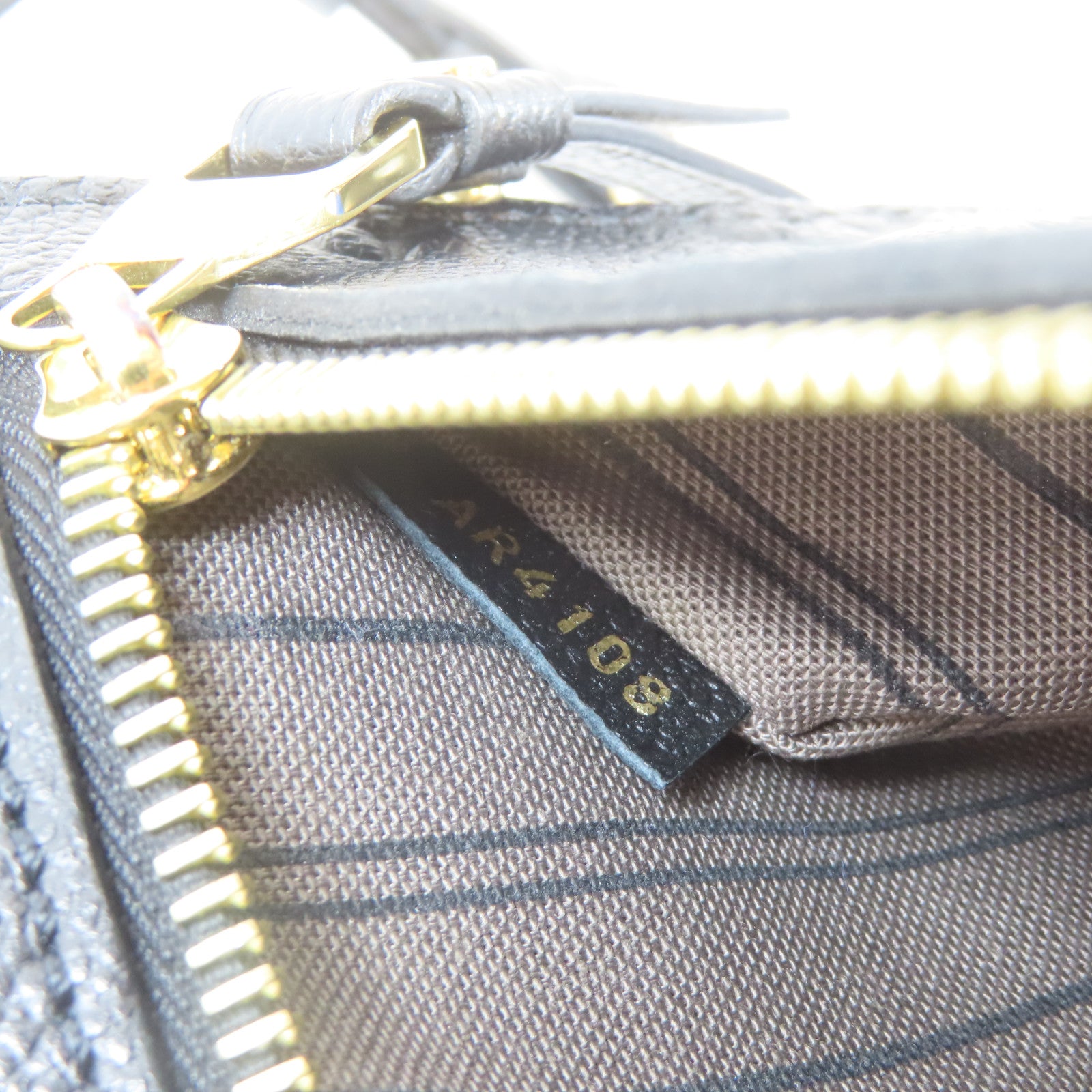 LOUIS VUITTON Monogram Empreinte Pochette Metis金扣手挽肩背兩用袋黑色