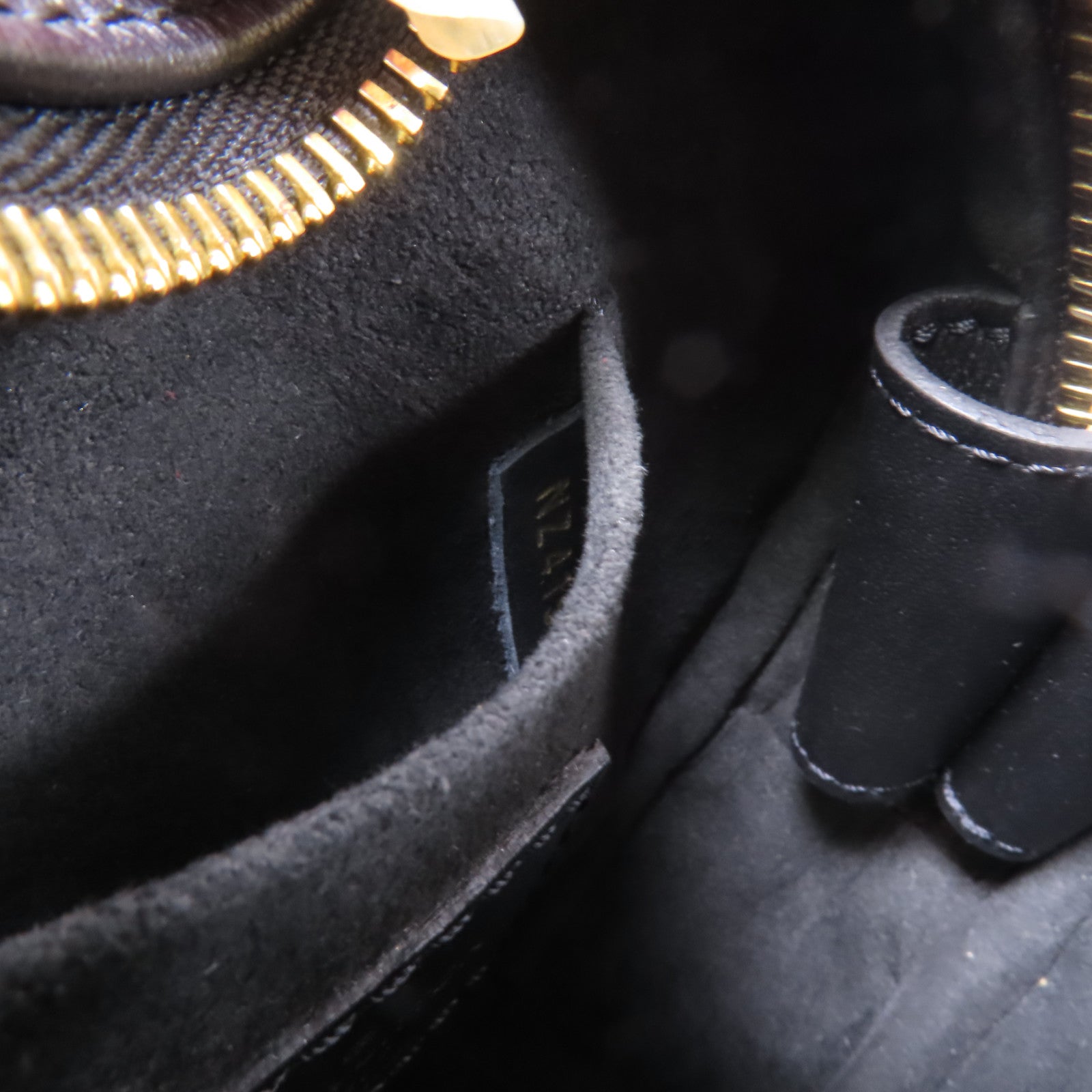 LOUIS VUITTON 牛皮皮革New Wave Heart Bag金扣肩背袋