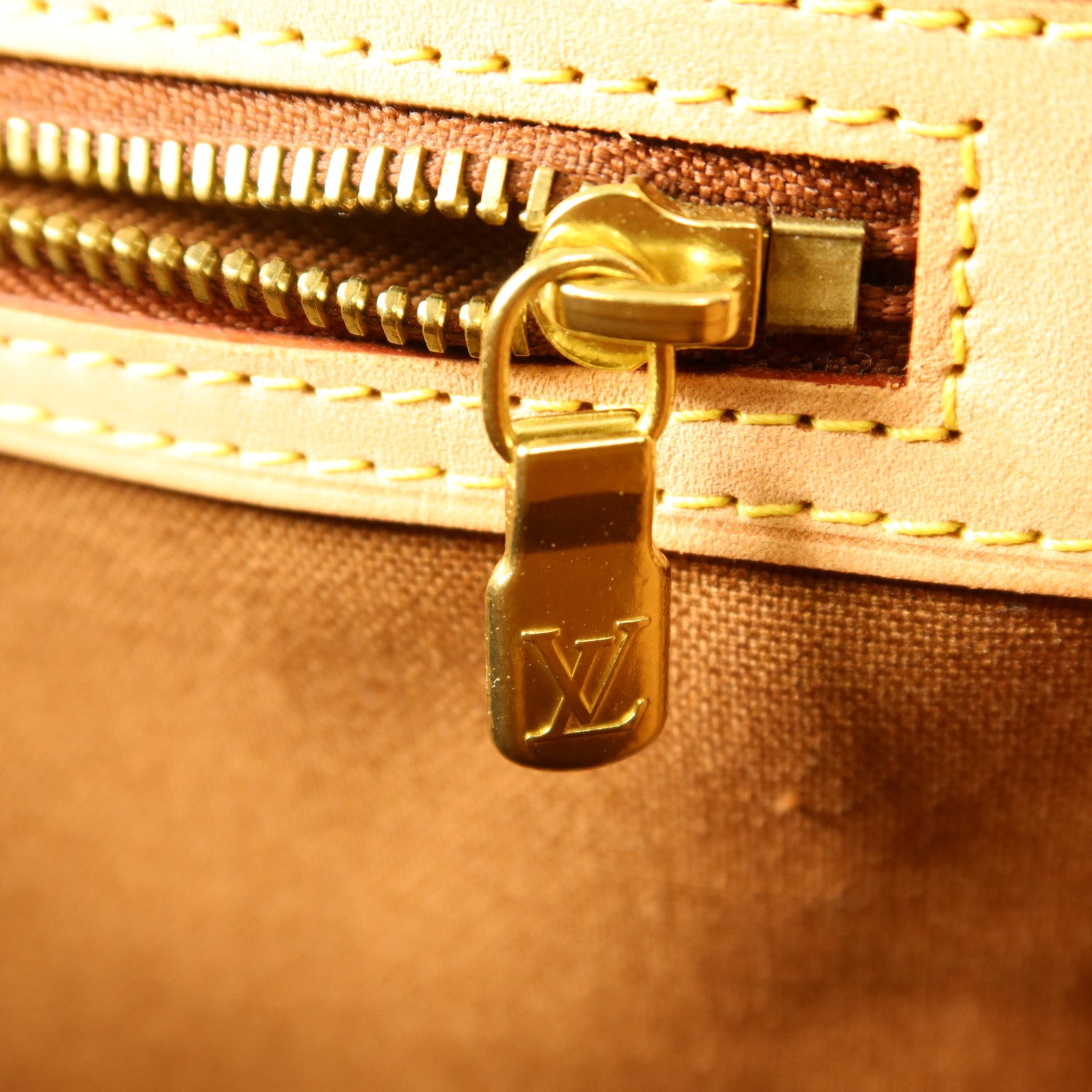 LOUIS VUITTON Monogram Abbesses金扣肩背袋棕色