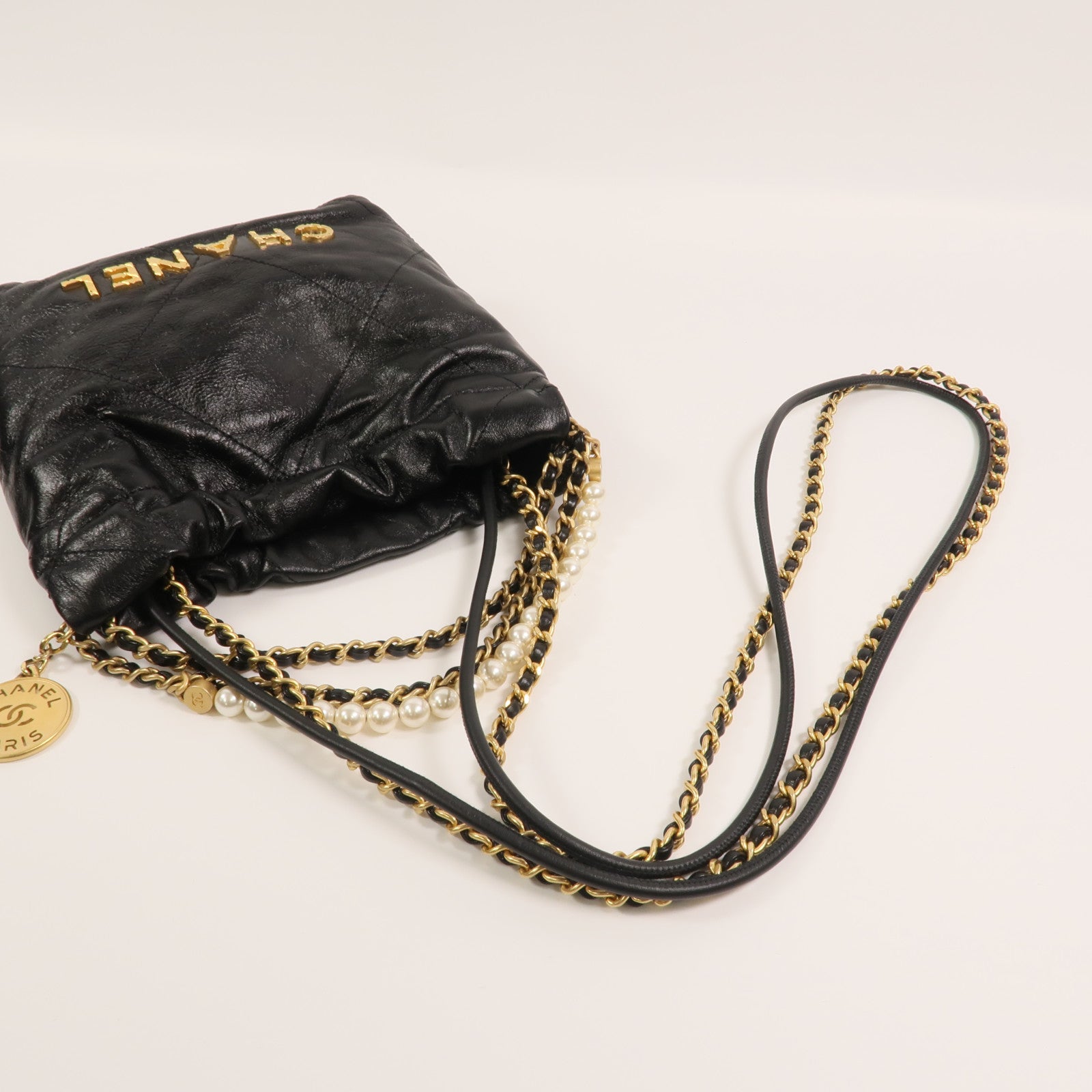 CHANEL 牛皮皮革Chanel 22 Mini With Pearl金扣手挽肩背兩用袋