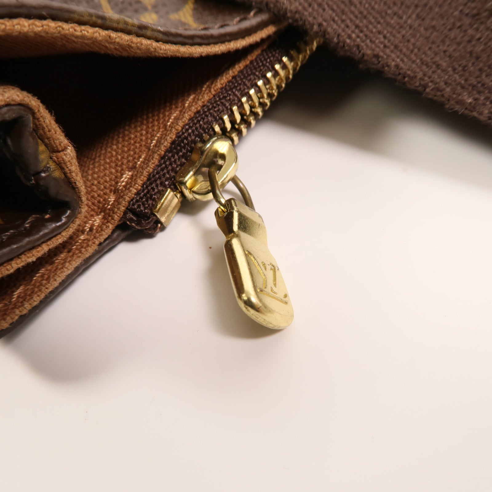 LOUIS VUITTON Monogram Cabas Beaubourg金扣手挽袋