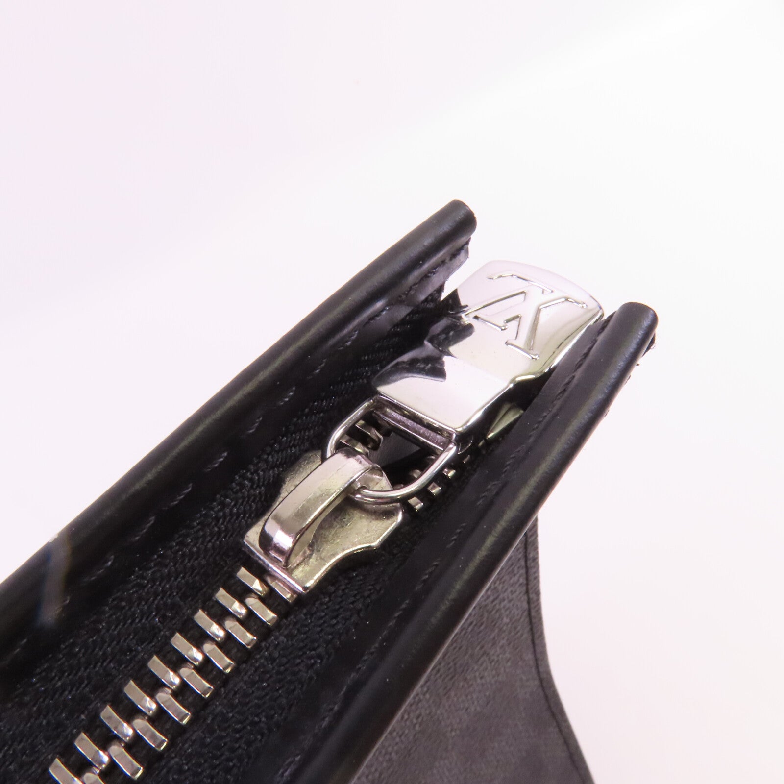 LOUIS VUITTON Damier Graphite Pochette Voyage銀扣手拿包