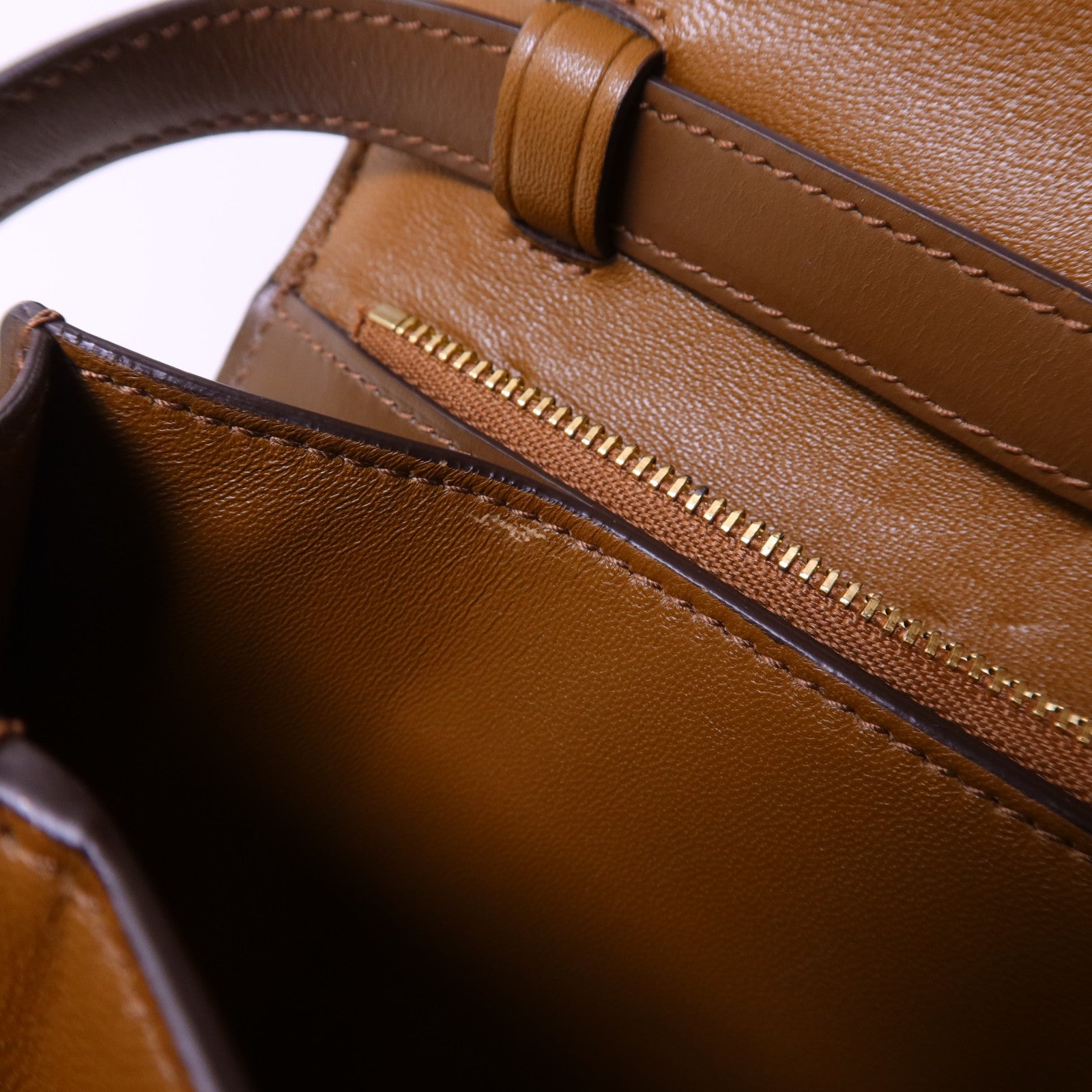 CELINE 牛皮皮革Classic Box金扣肩背袋