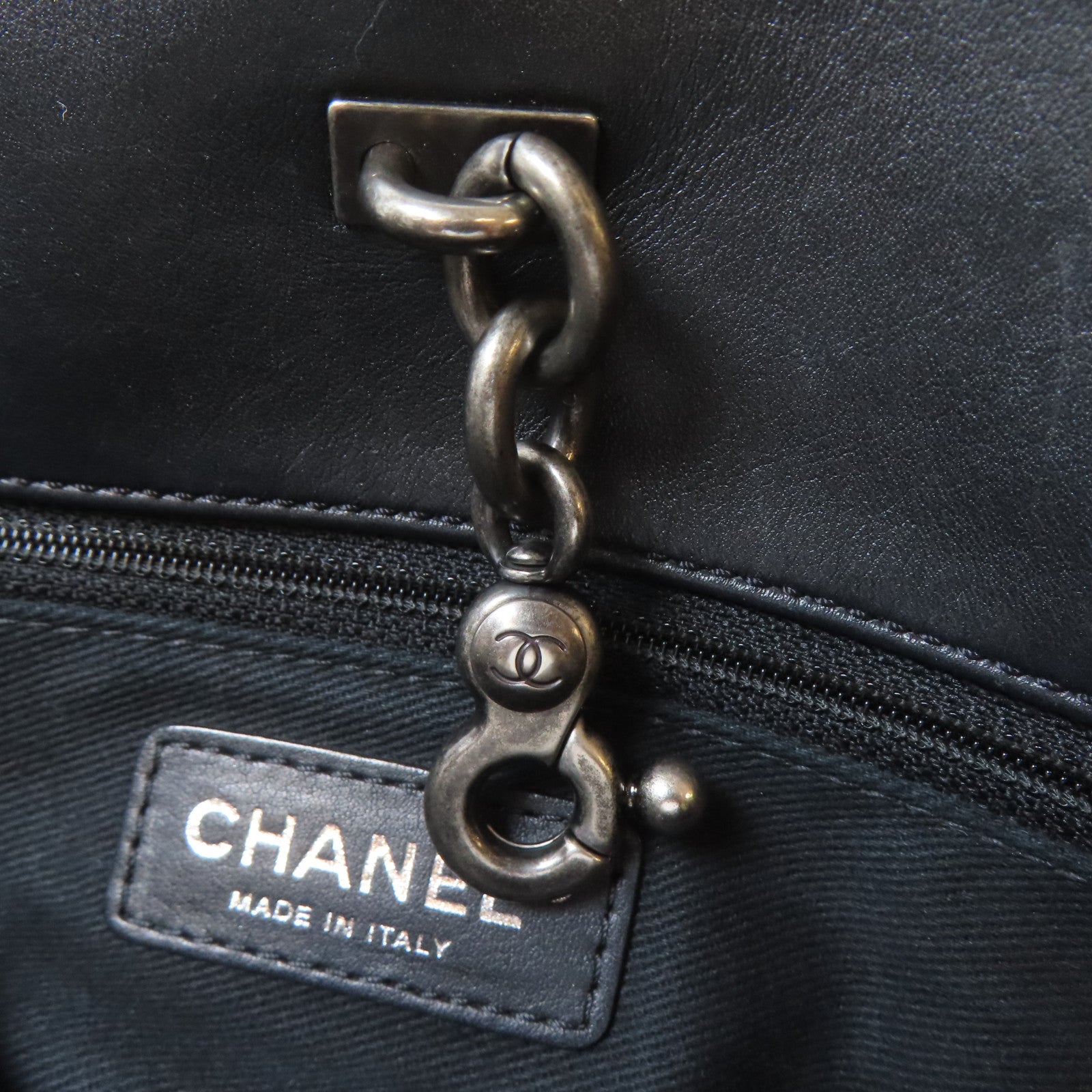 CHANEL 菱格牛皮皮革Chain Shoulder銀扣鏈帶肩背袋黑色