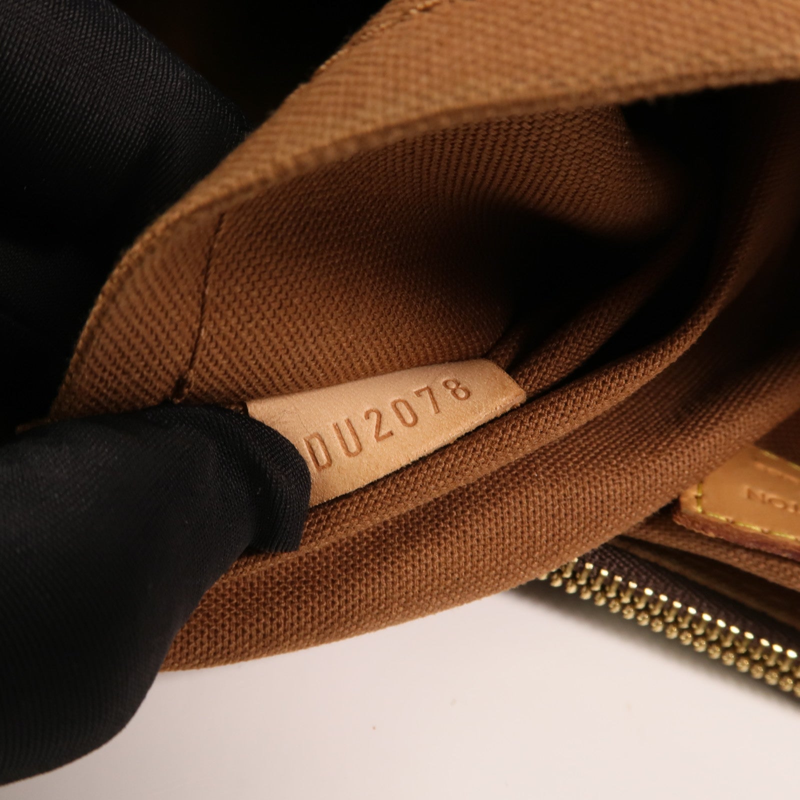 LOUIS VUITTON Monogram Cabas Beaubourg金扣手挽袋