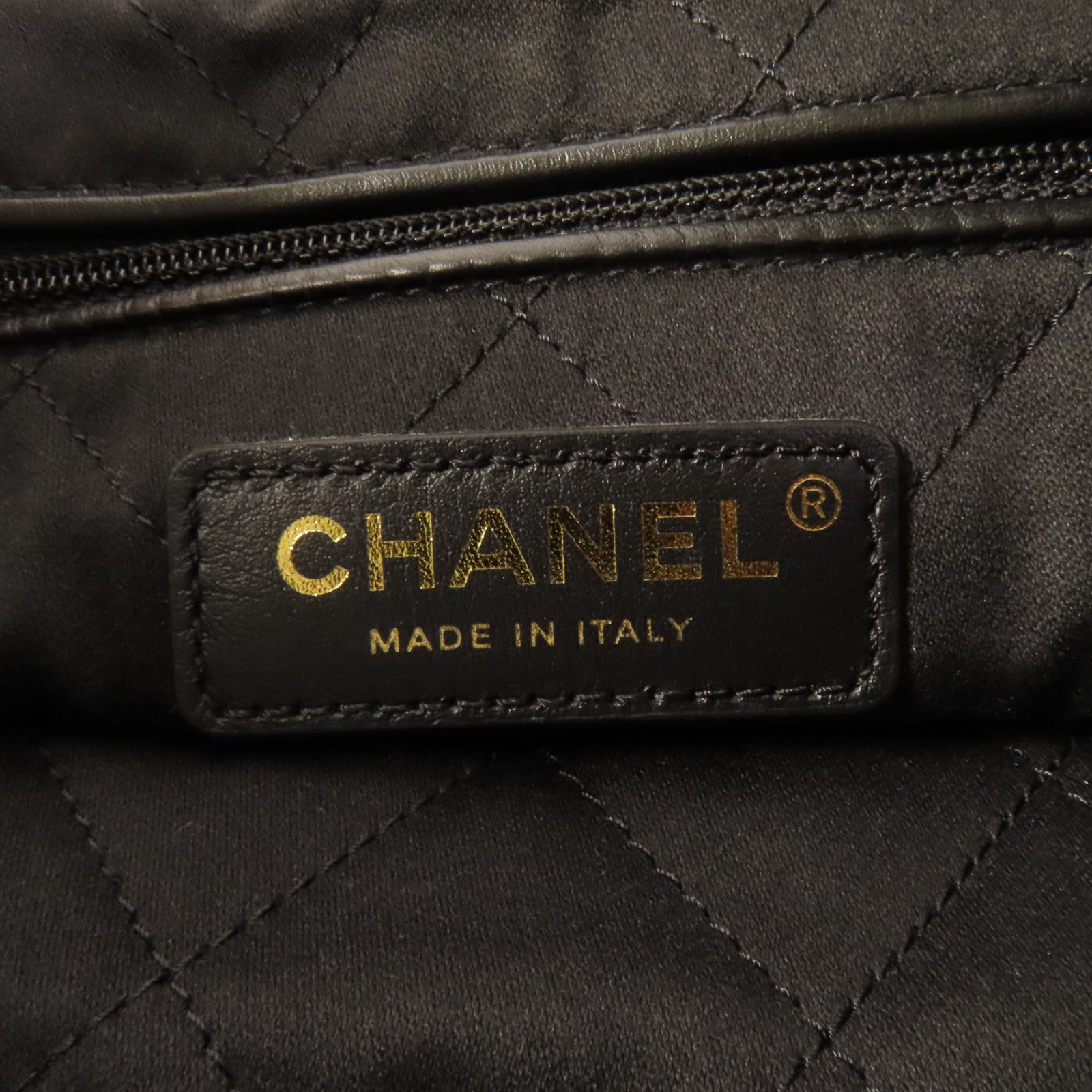 CHANEL Chanel 22 Small金扣鏈帶肩背袋