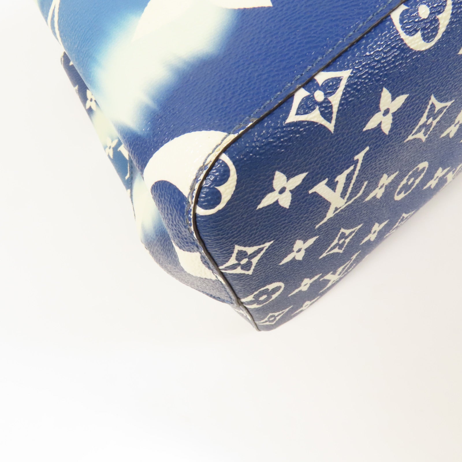 LOUIS VUITTON 【激減優惠】Monogram Escale Neo Noe銀扣肩背袋
