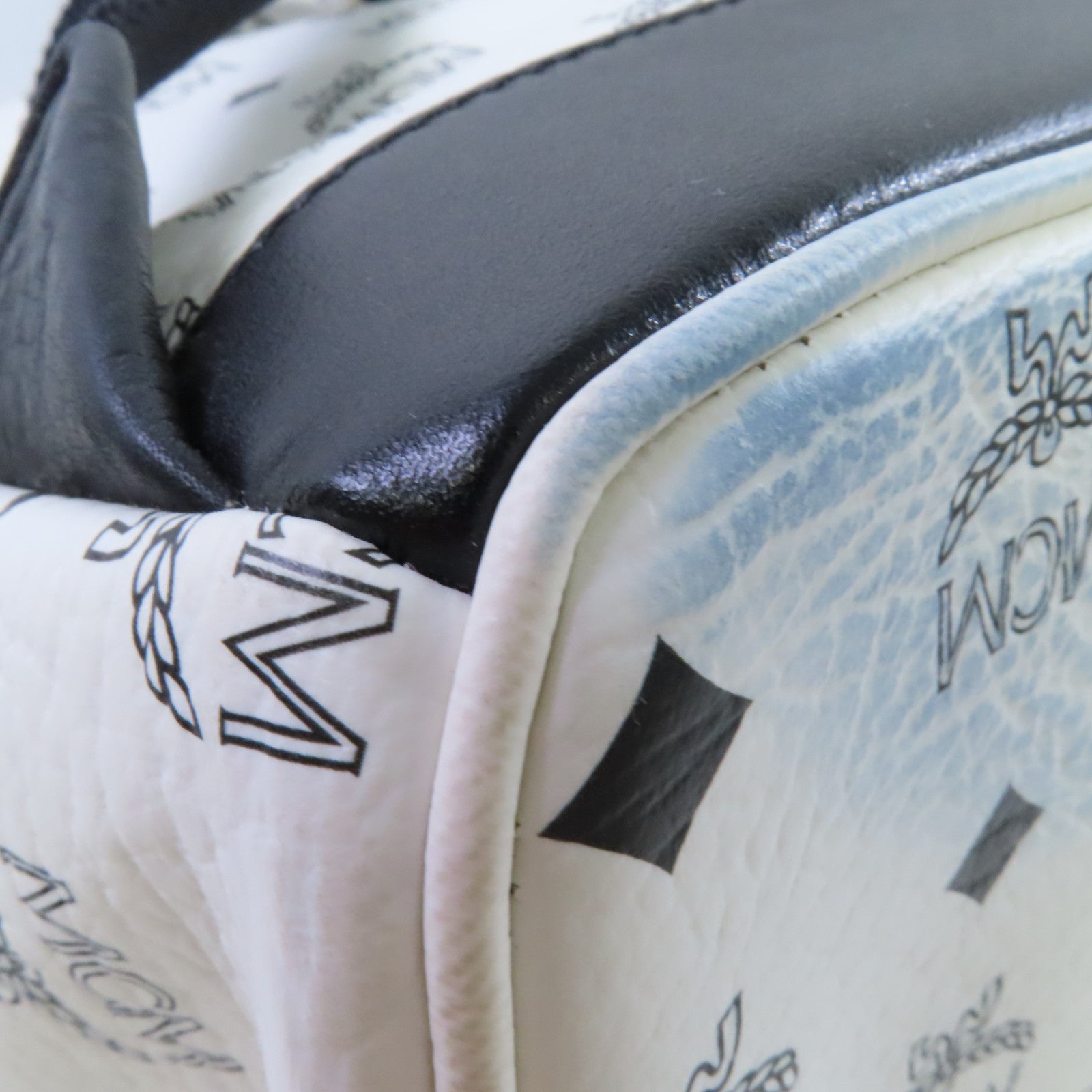 MCM PVC Stark Side Studs Backpack銀扣背包白色