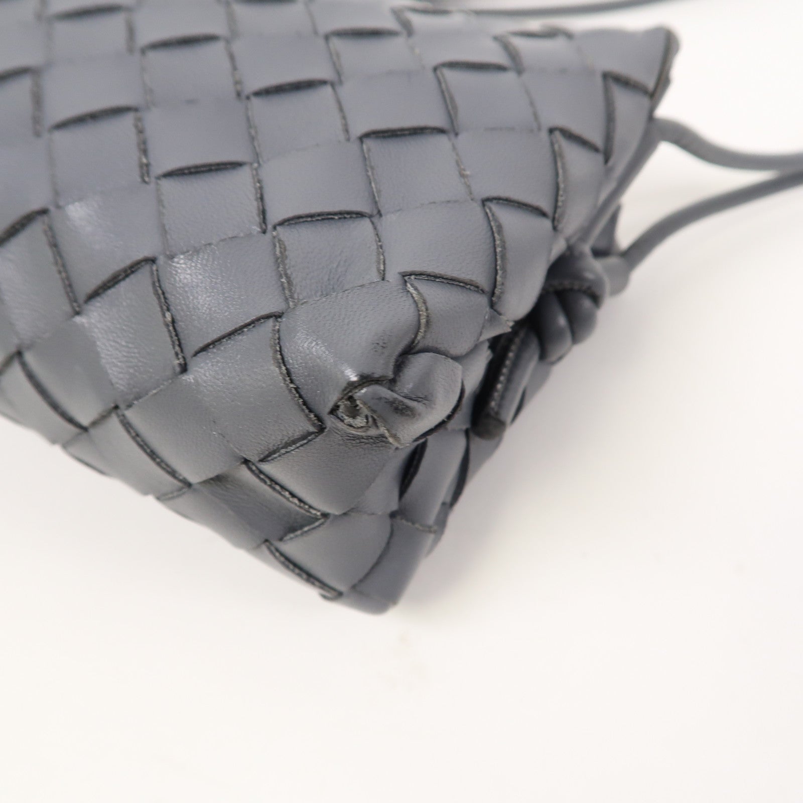 BOTTEGA VENETA 織紋皮革Mini Loop Camera Bag金扣肩背袋灰色