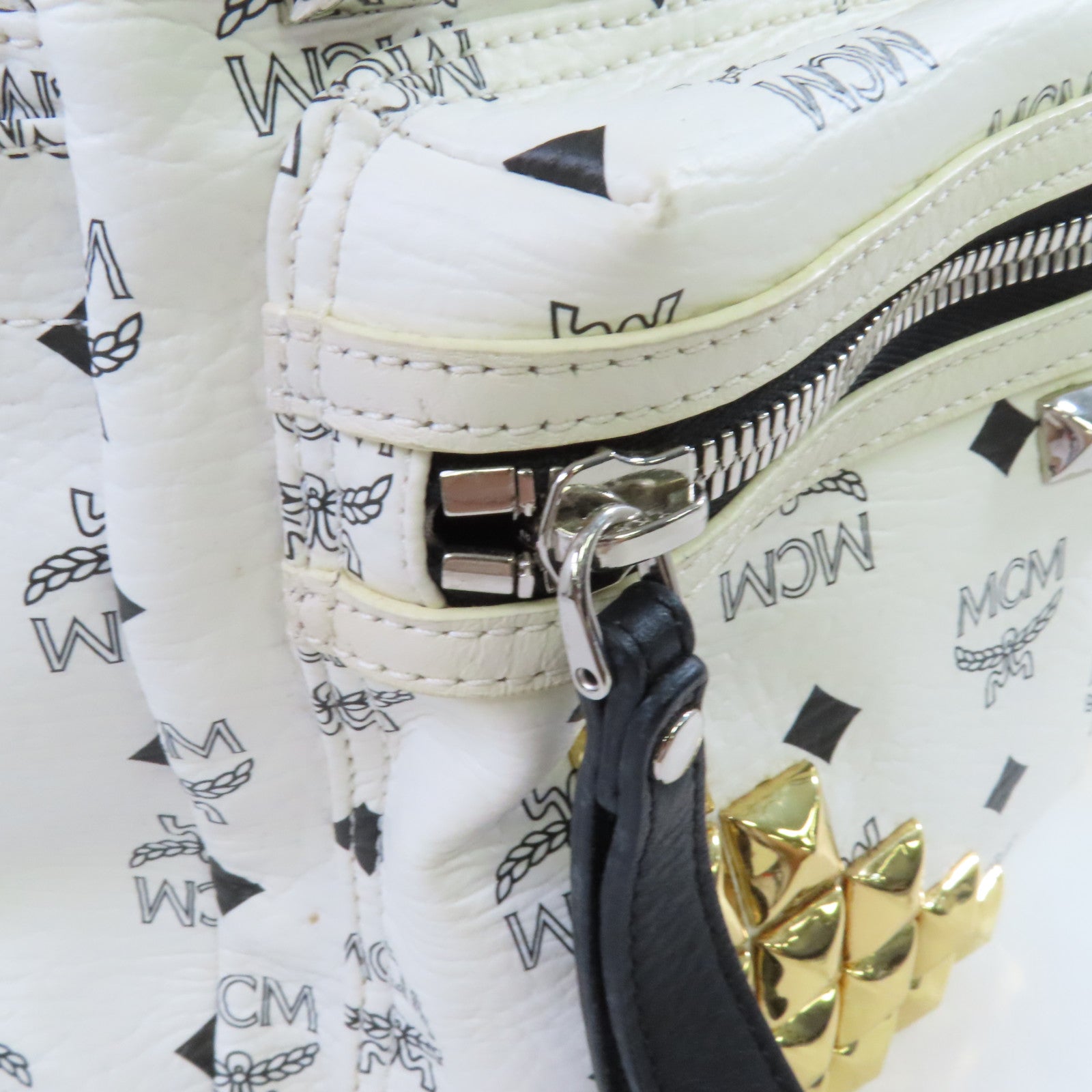 MCM PVC Stark Side Studs Backpack銀扣背包白色