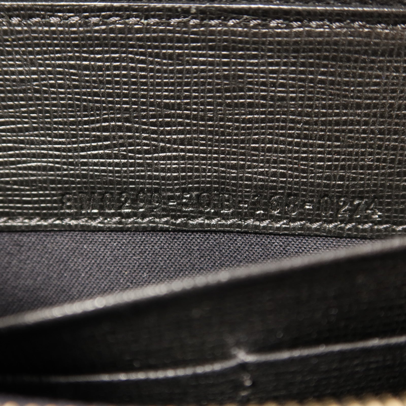 FENDI 牛皮皮革Long Round Wallet金扣長錢包