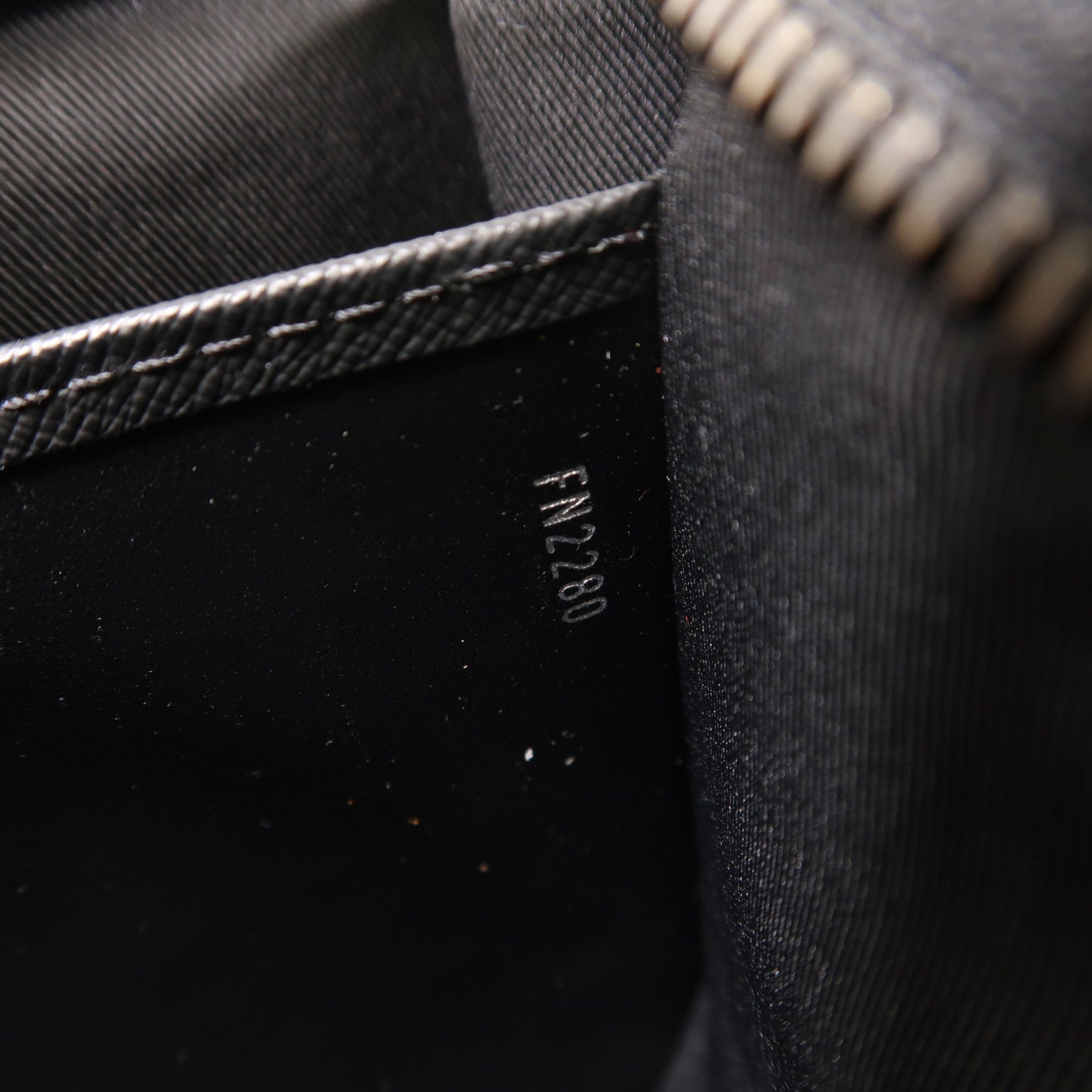 LOUIS VUITTON Monogram Eclipse Pochette Voyage MM銀扣手拿包