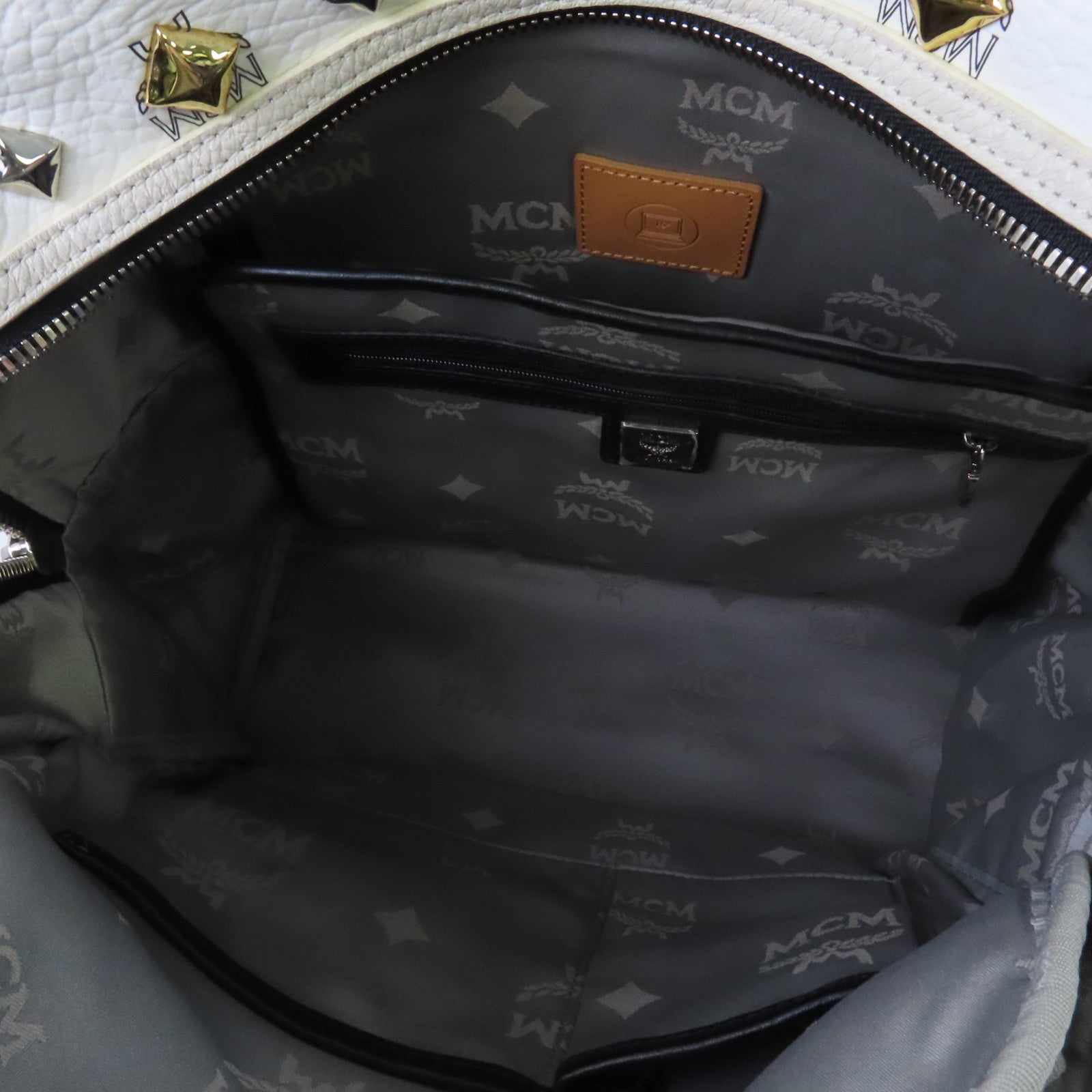 MCM PVC Stark Side Studs Backpack銀扣背包白色