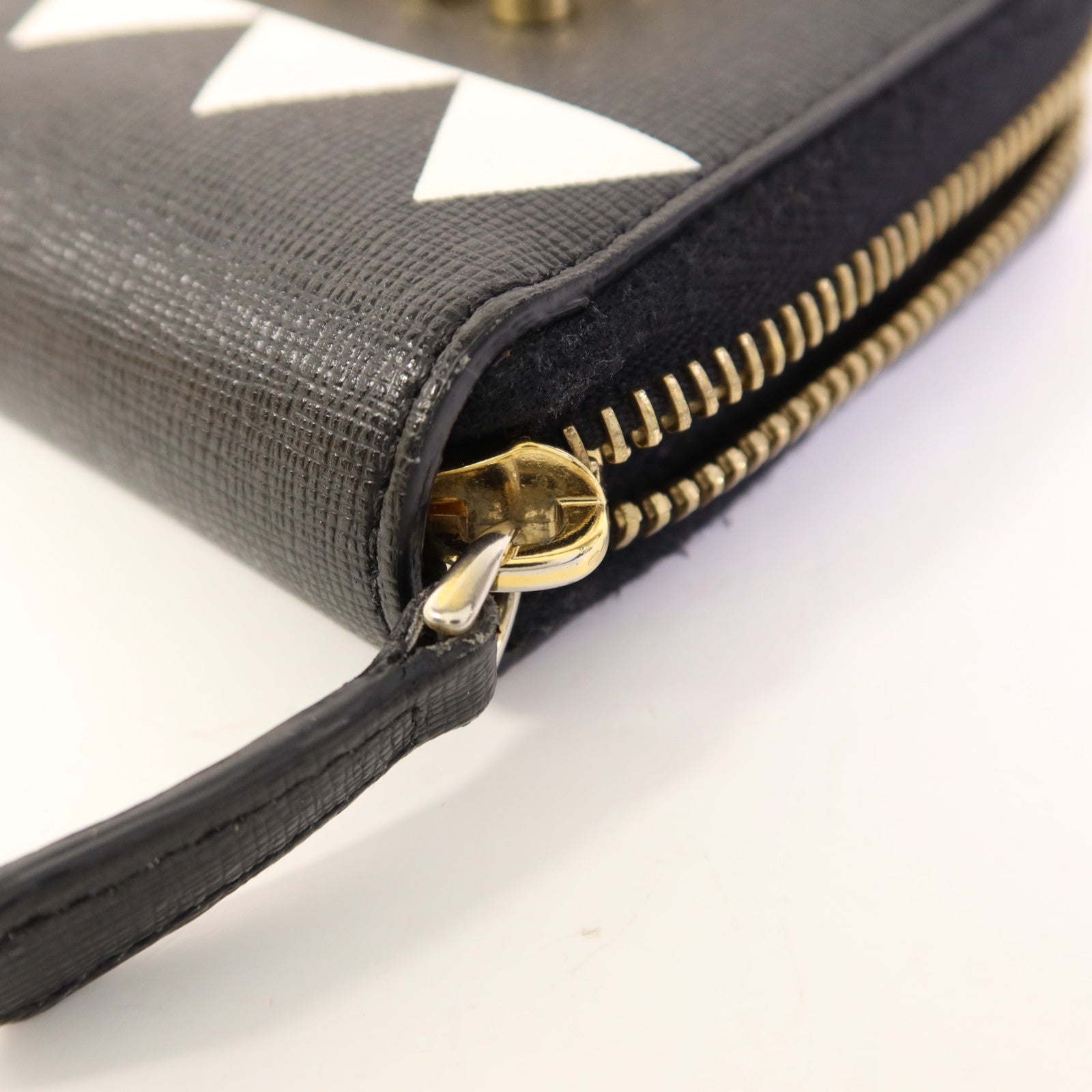 FENDI 牛皮皮革Long Round Wallet金扣長錢包