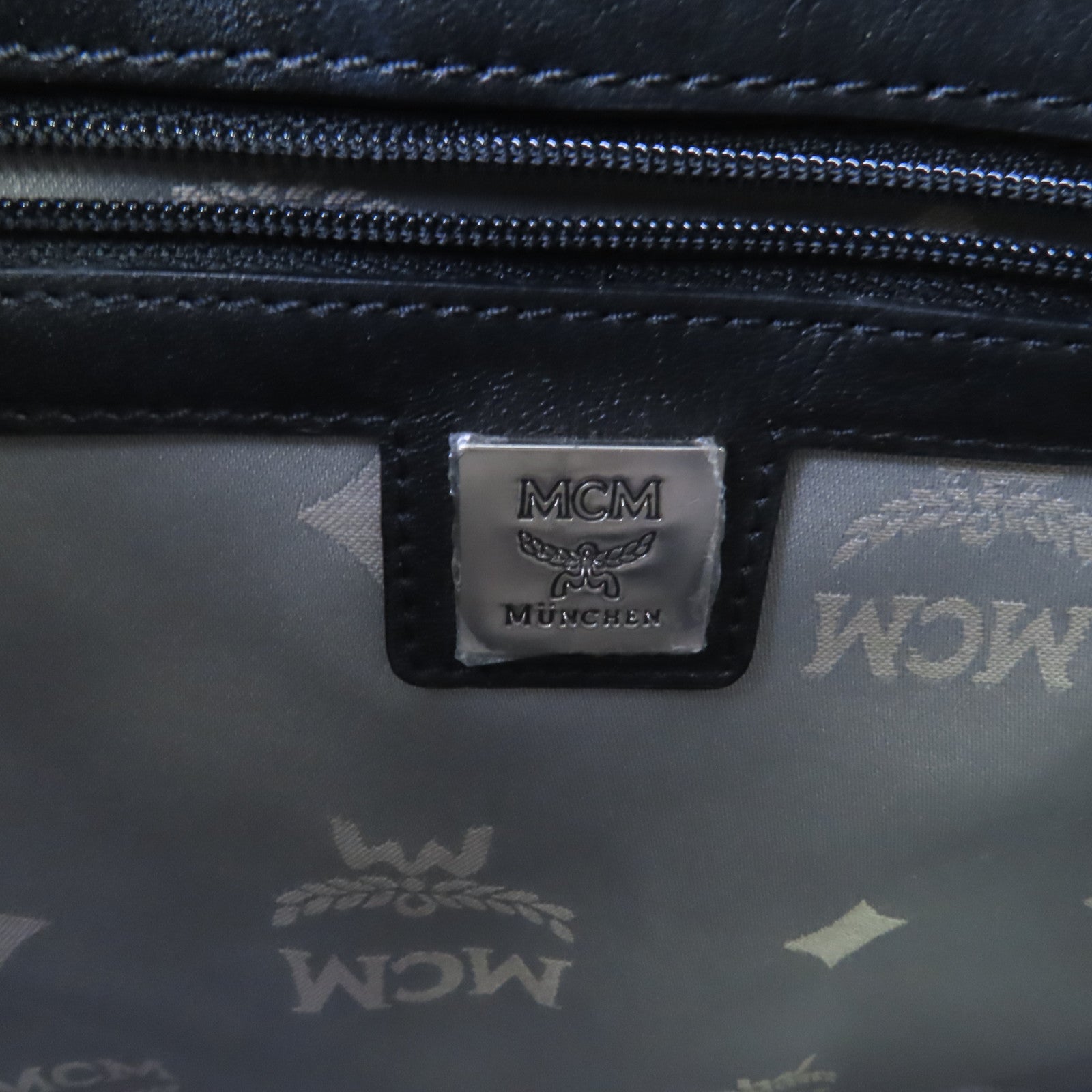 MCM PVC Stark Side Studs Backpack銀扣背包白色