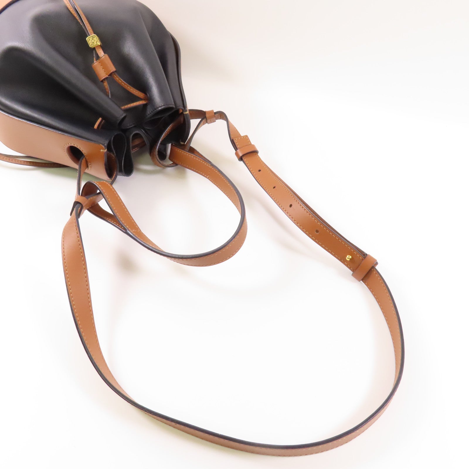 LOEWE 牛皮皮革Balloon金扣手挽肩背兩用袋