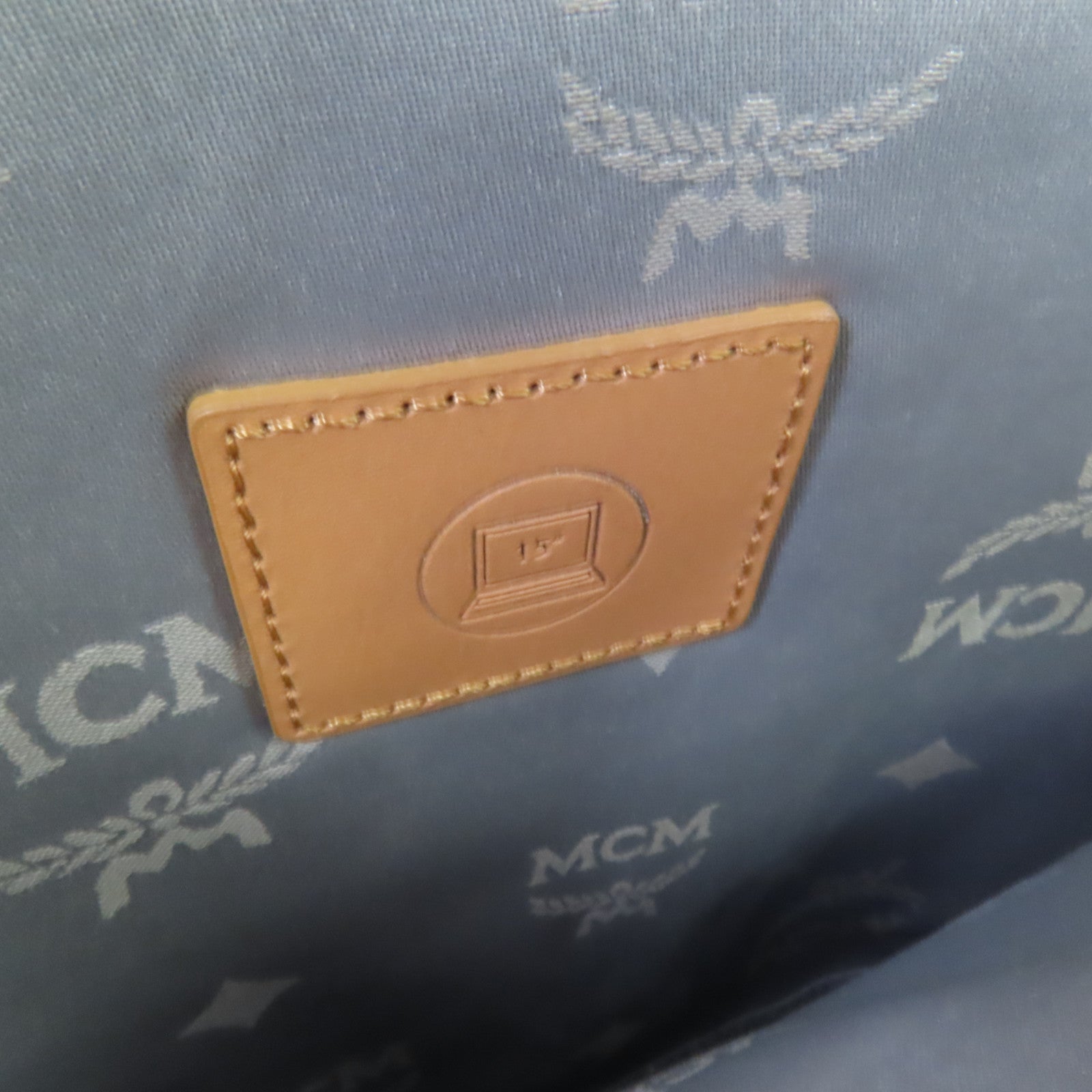 MCM PVC Stark Side Studs Backpack銀扣背包白色