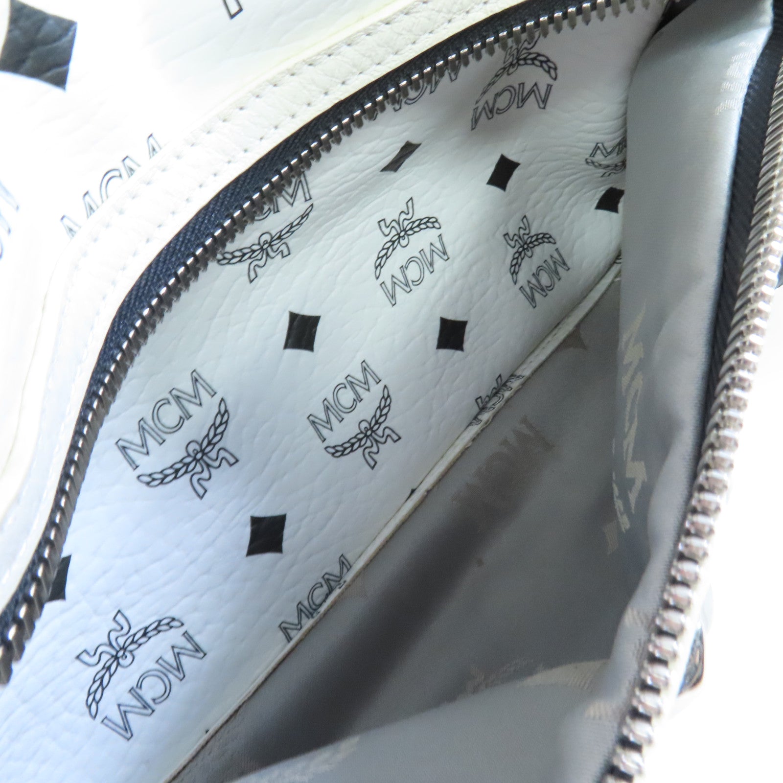 MCM PVC Stark Side Studs Backpack銀扣背包白色