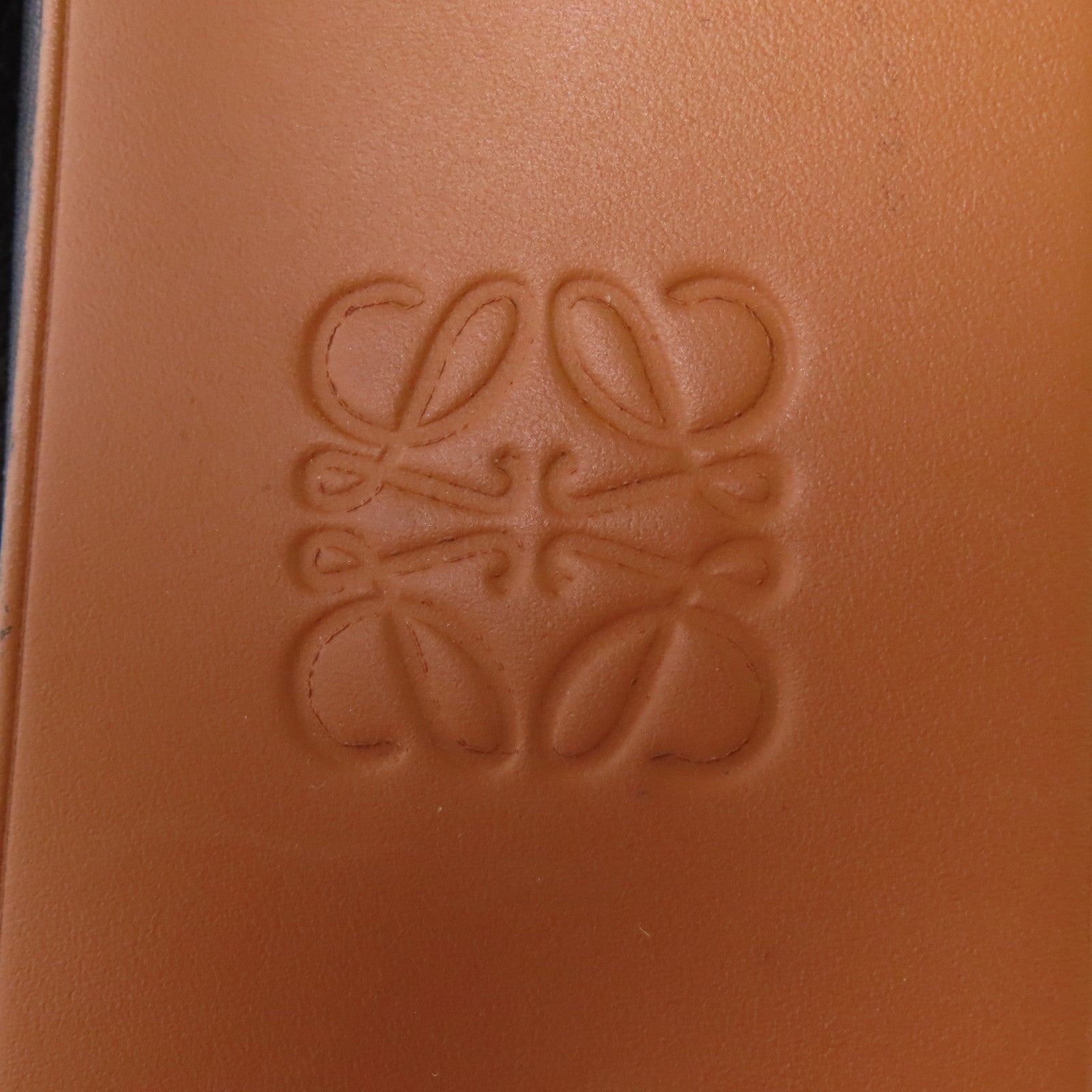 LOEWE 牛皮皮革Balloon金扣手挽肩背兩用袋