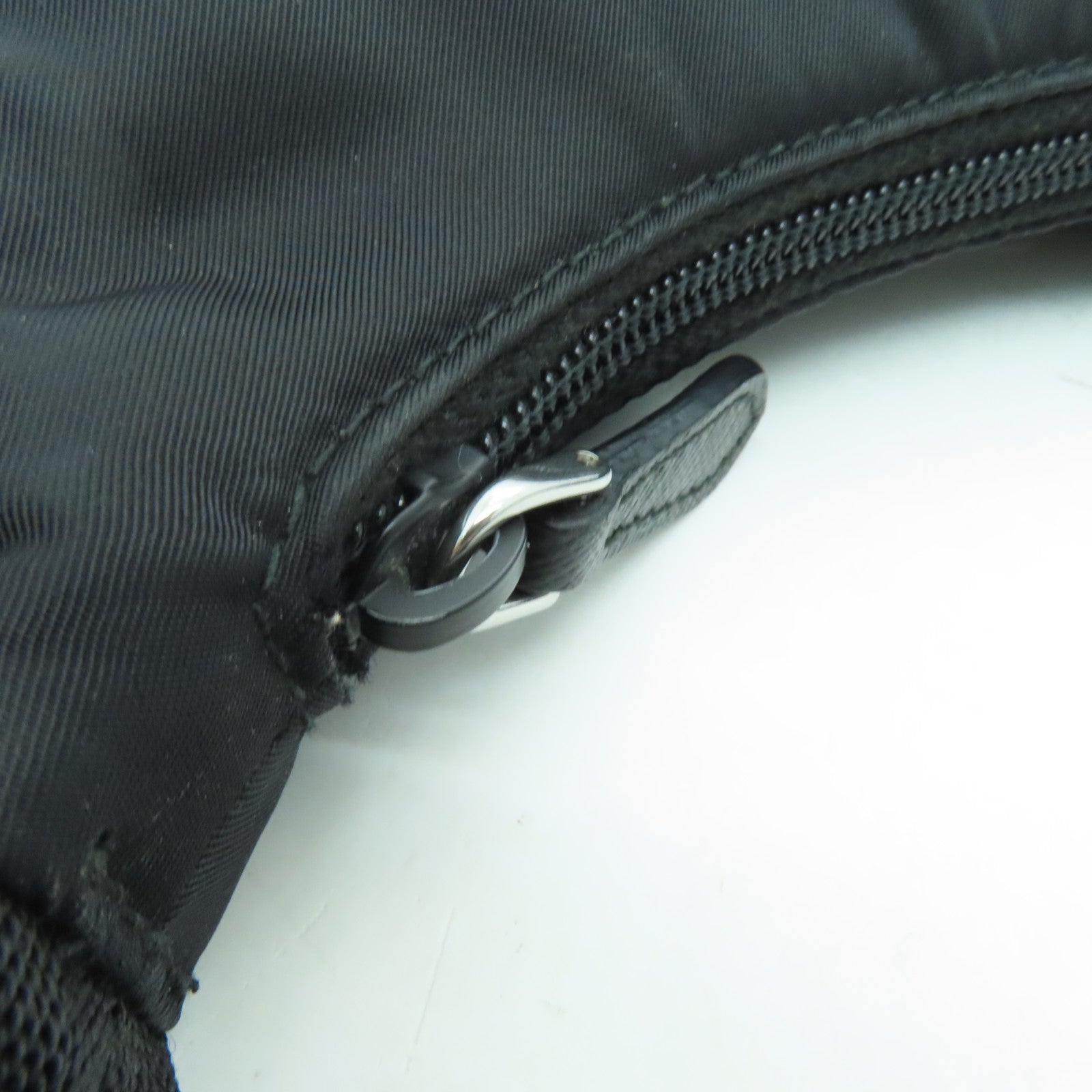 PRADA 尼龍Hobo Bag銀扣肩背袋黑色