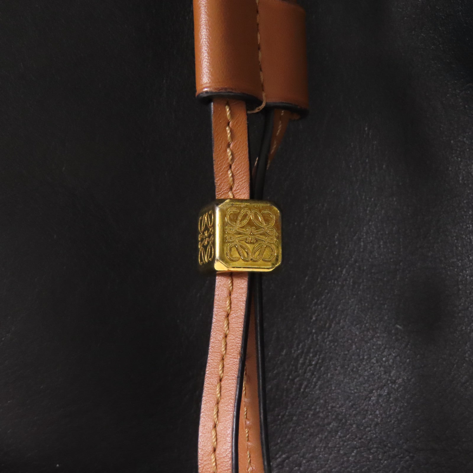 LOEWE 牛皮皮革Balloon金扣手挽肩背兩用袋