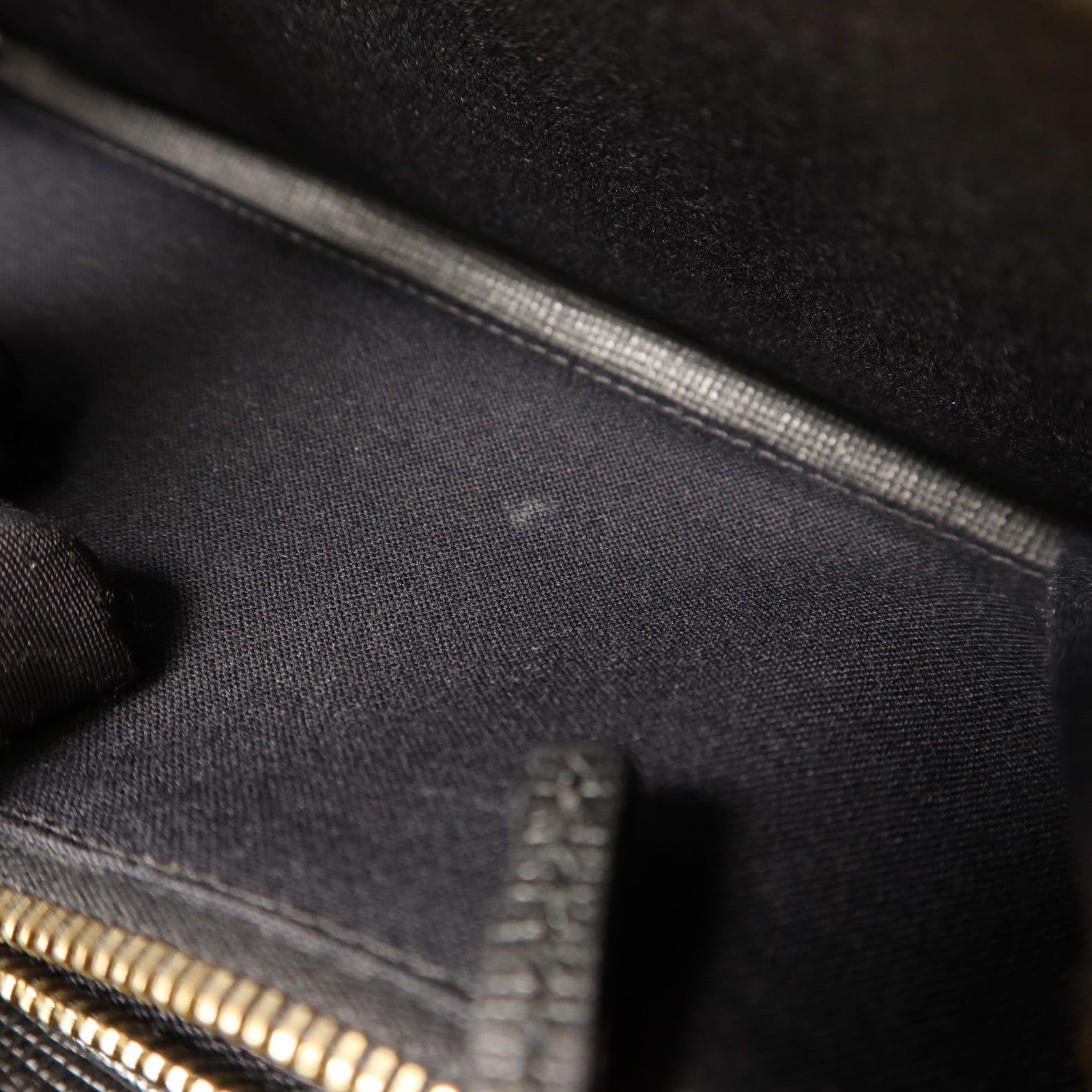 FENDI 牛皮皮革Long Round Wallet金扣長錢包