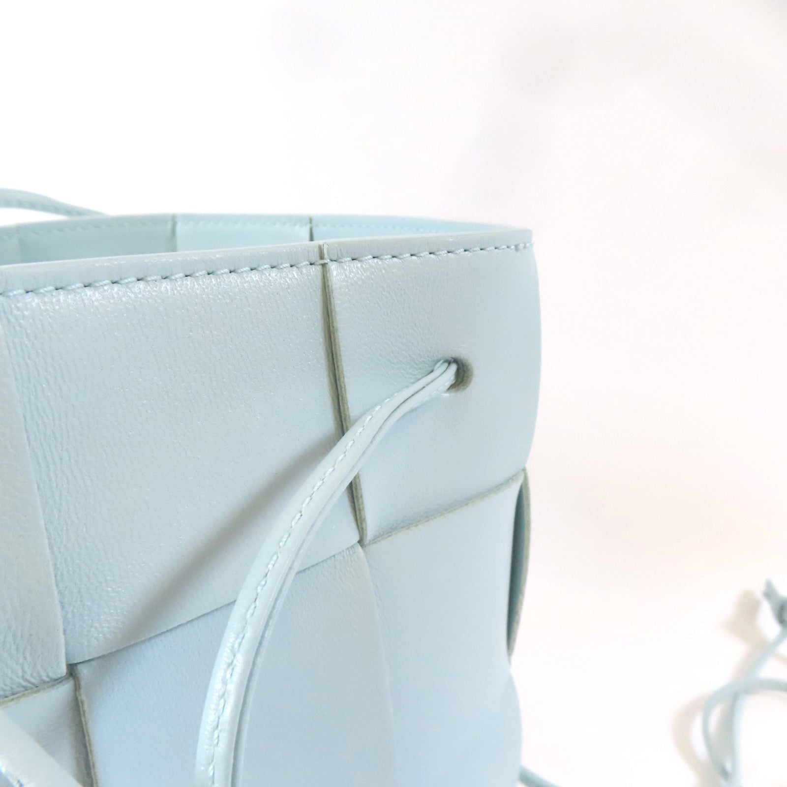 BOTTEGA VENETA 【激減優惠】羊皮皮革Small Cassette Cross-Body Bucket肩背袋藍色