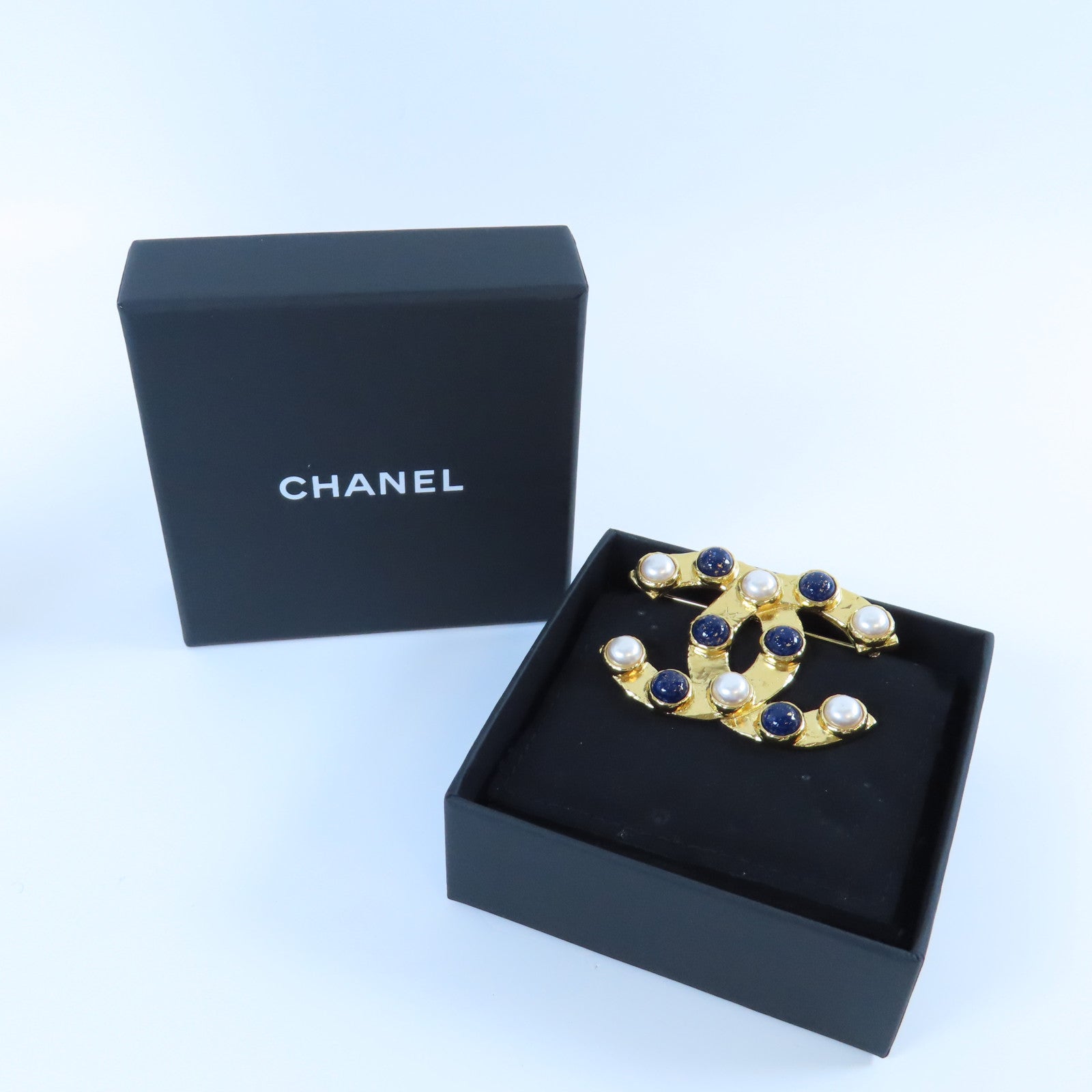CHANEL 【激減優惠】金屬Brooch胸針金色/藍色/白色