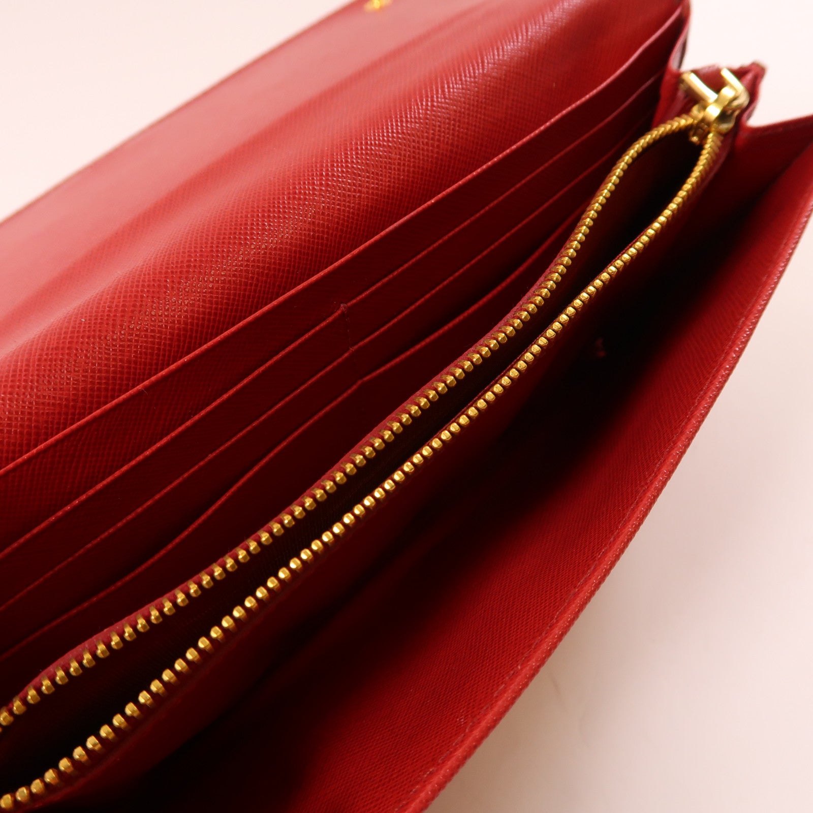 PRADA 【激減優惠】牛皮皮革Long wallet金扣長錢包