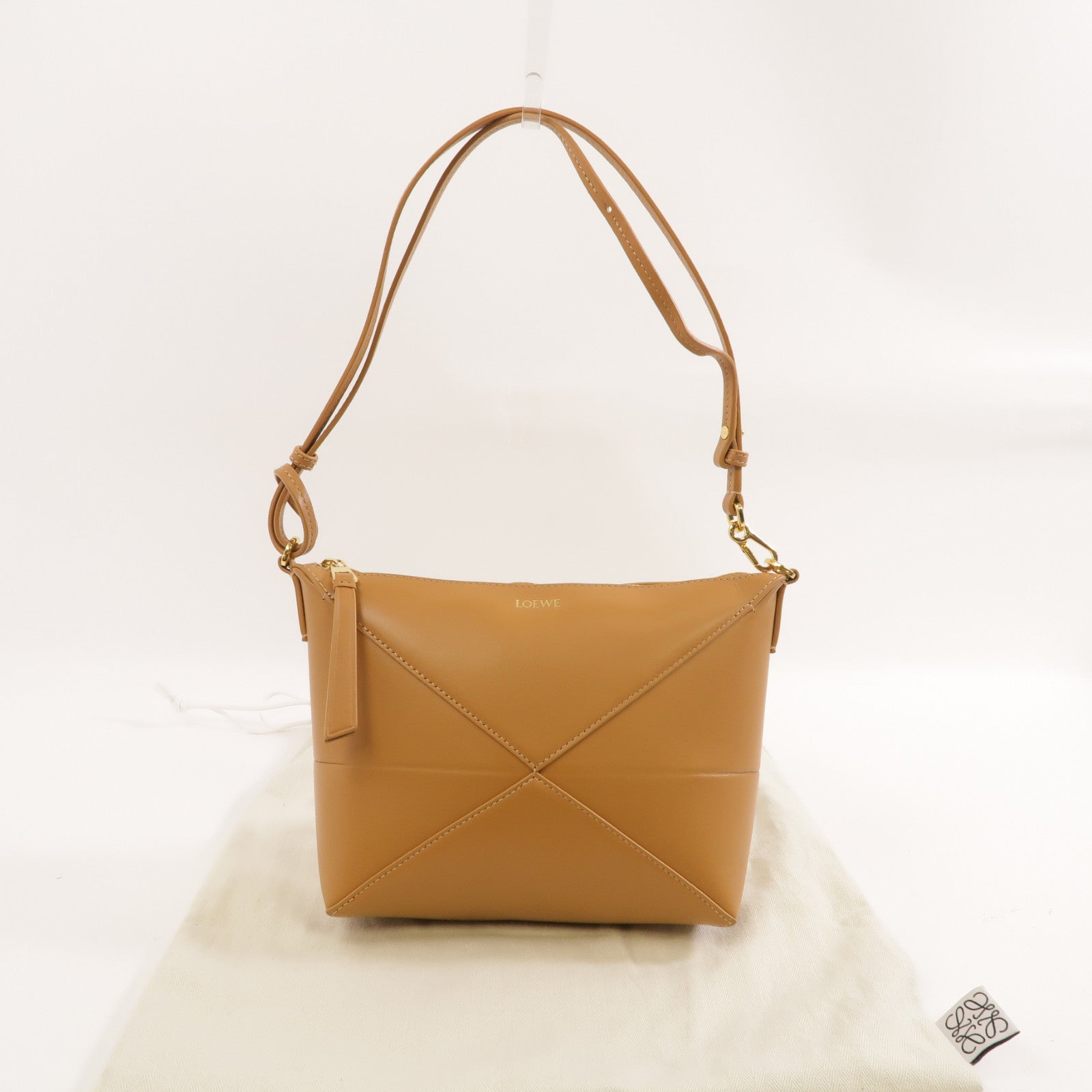 LOEWE 牛皮皮革Puzzle Fold Pouch金扣肩背袋棕色