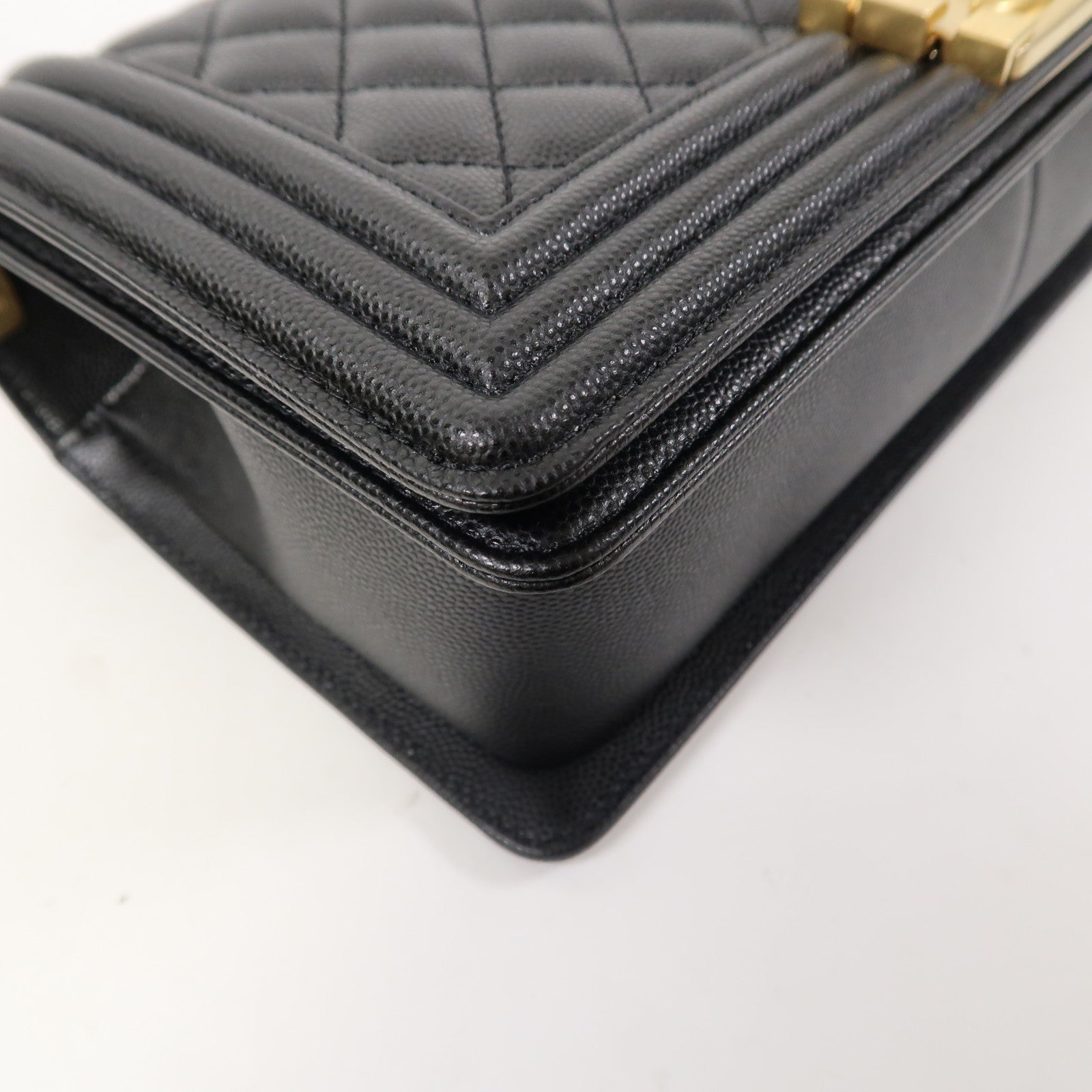 CHANEL 菱格Caviar皮革Boy 25金扣鏈帶肩背袋黑色